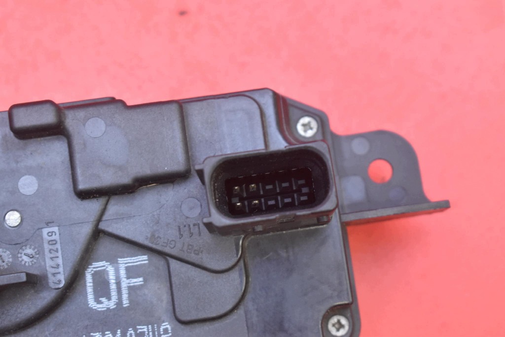 lock door left front front EU 13210748QF OPEL ZAFIRA B 05-10