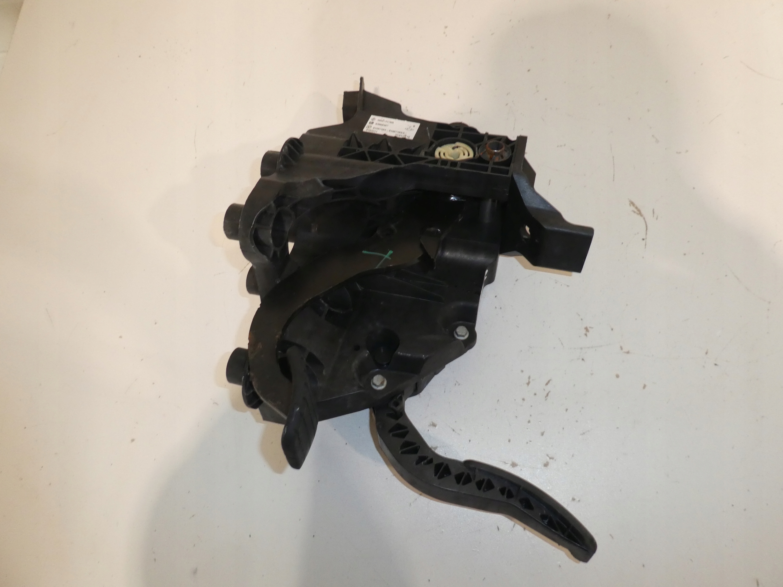 PEDALE RENAULT TRAFIC III 93868407
