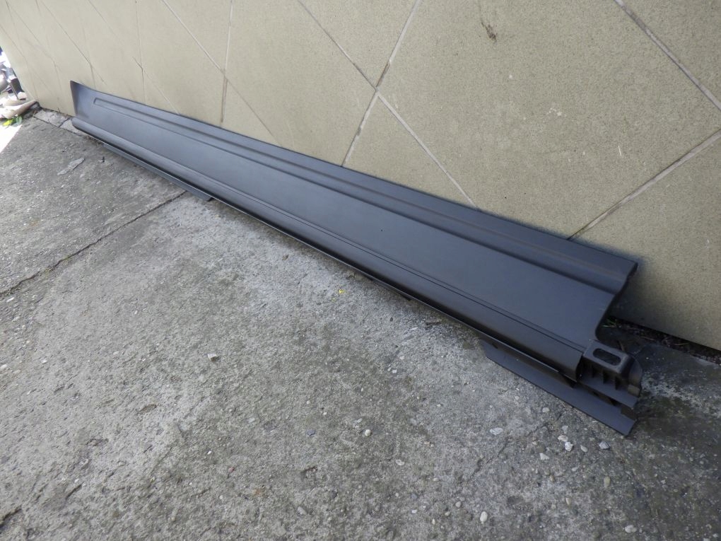 Ford Explorer 2020- moulding threshold right
