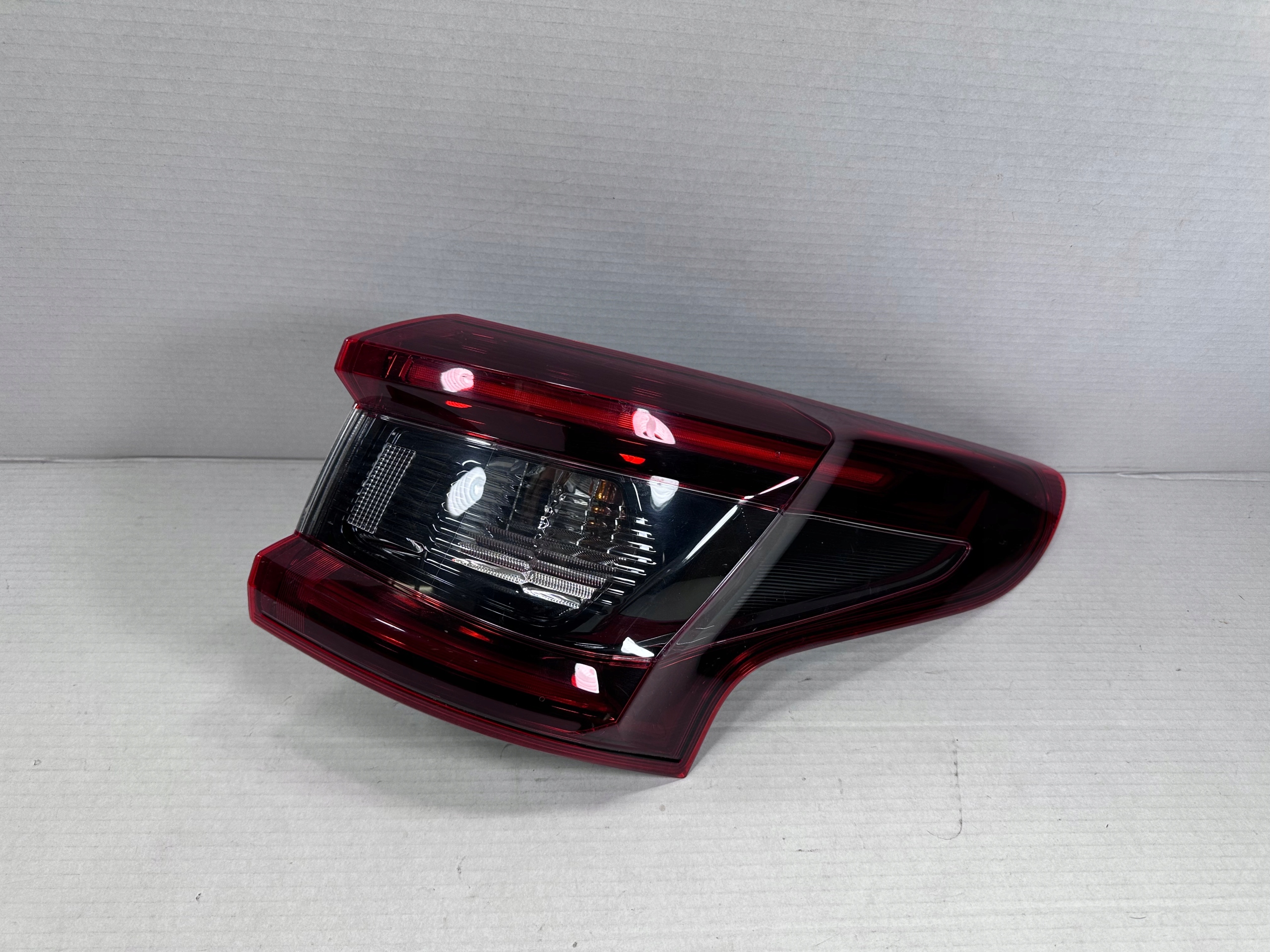 QASHQAI J11 LAMPA PRAWA TYLNA TYŁ LED 26550-HV00A