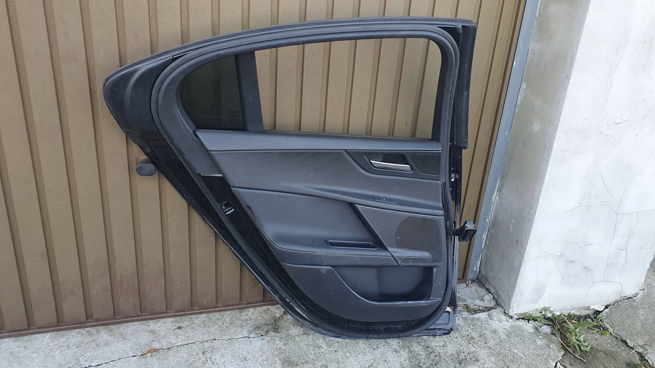 Jaguar XE 15- left door rear. rear part