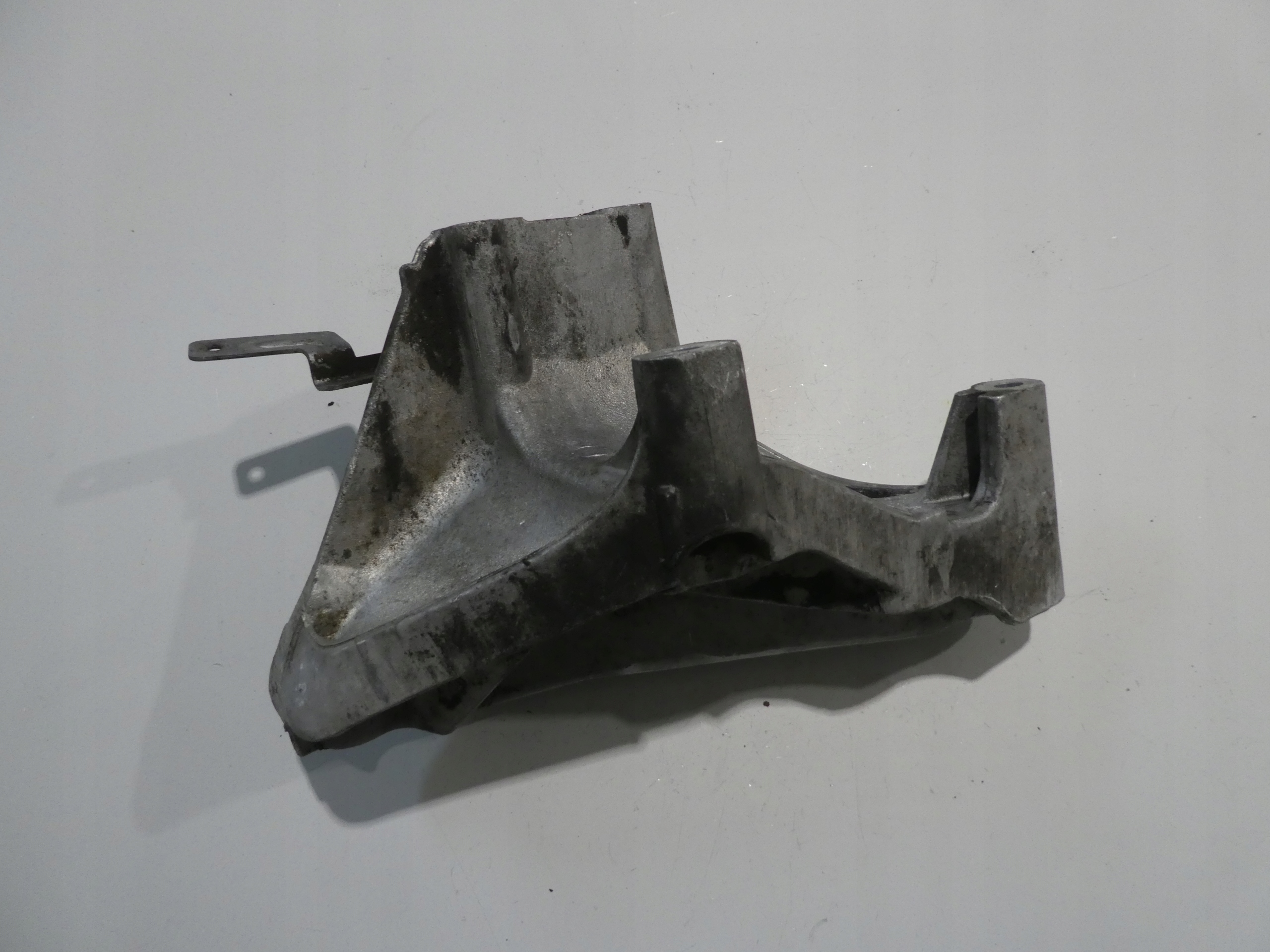 VW TOUAREG and 2.5 TDI engine mount 070199307A