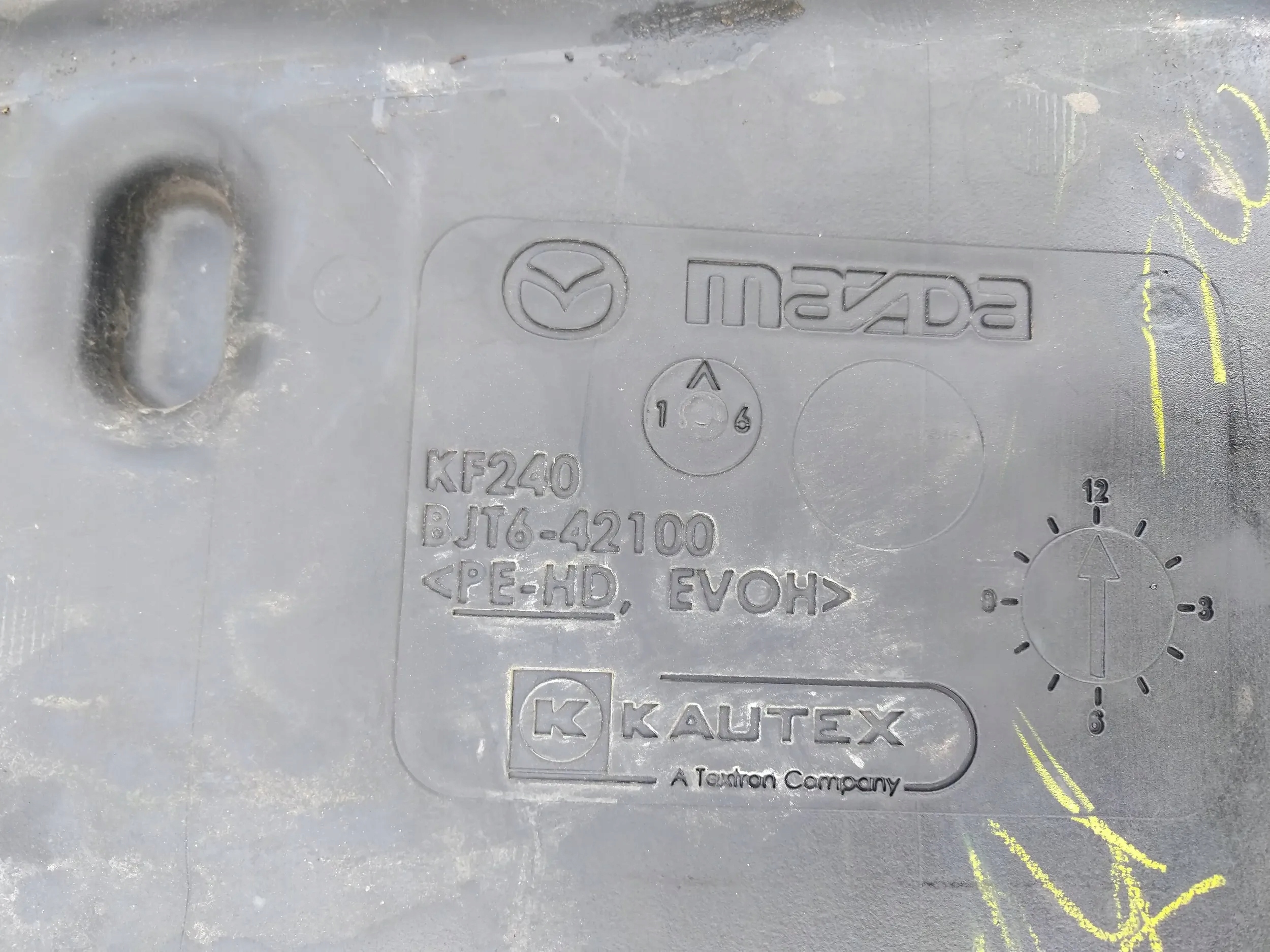Mazda 3 III BM 17r 1.5d Réservoir carburant