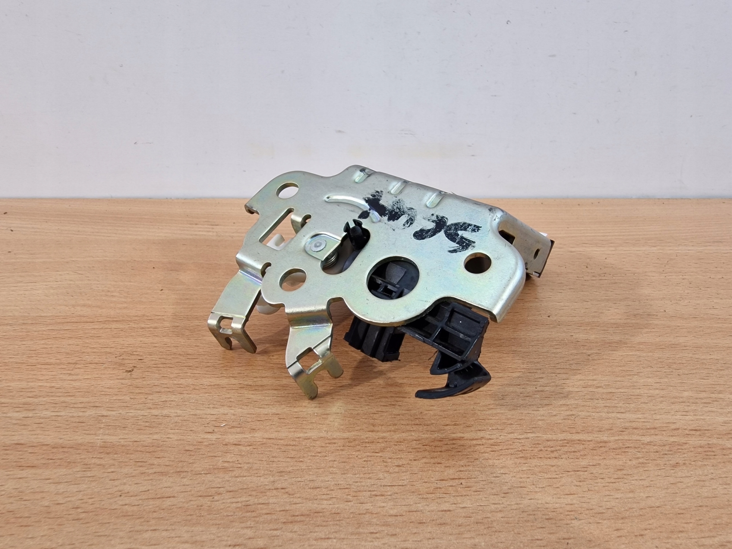 lock bonnet boot AUDI A6 Q5 Q7 SEAT SKODA VW