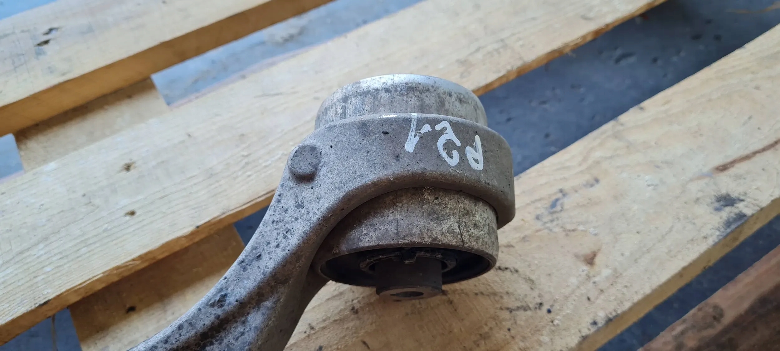 Q7 4M II arm right front front BANAN 4M0407696C