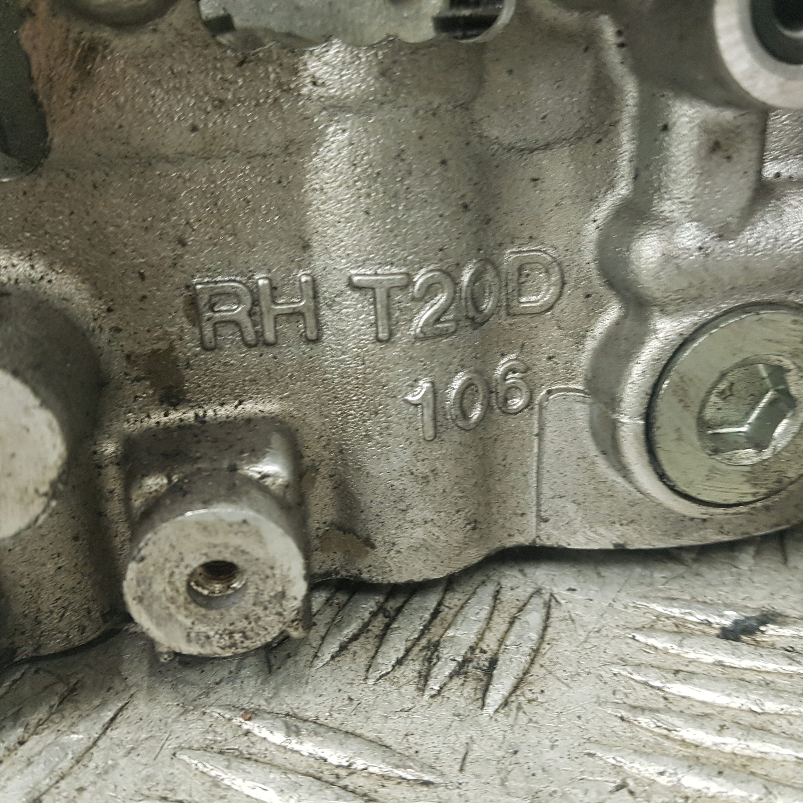 head. complete SUBARU LEGACY 4 F0155703 RHT20D