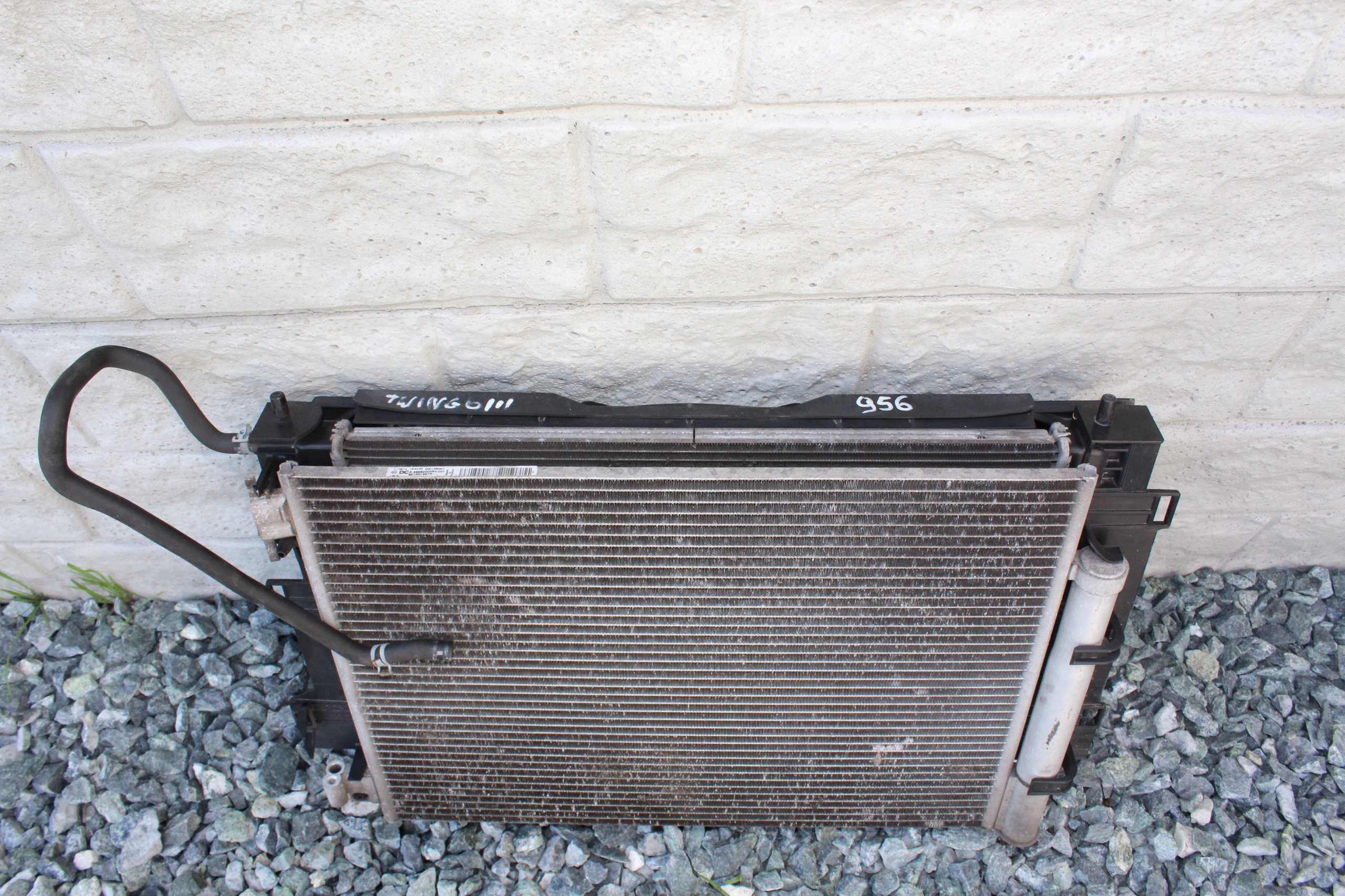 PAS PRZEDNI CHŁODNICE RENAULT TWINGO III #956 Numer katalogowy części 92100169R