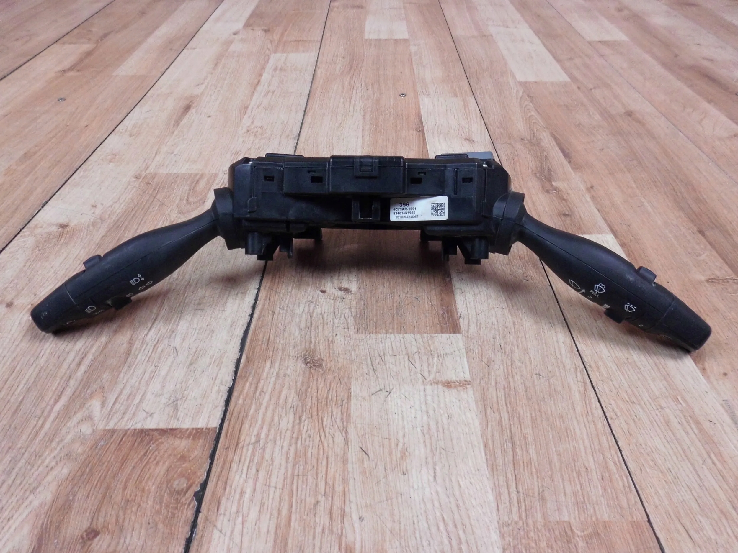 Kia Niro control light switch of wipers below steering wheel,