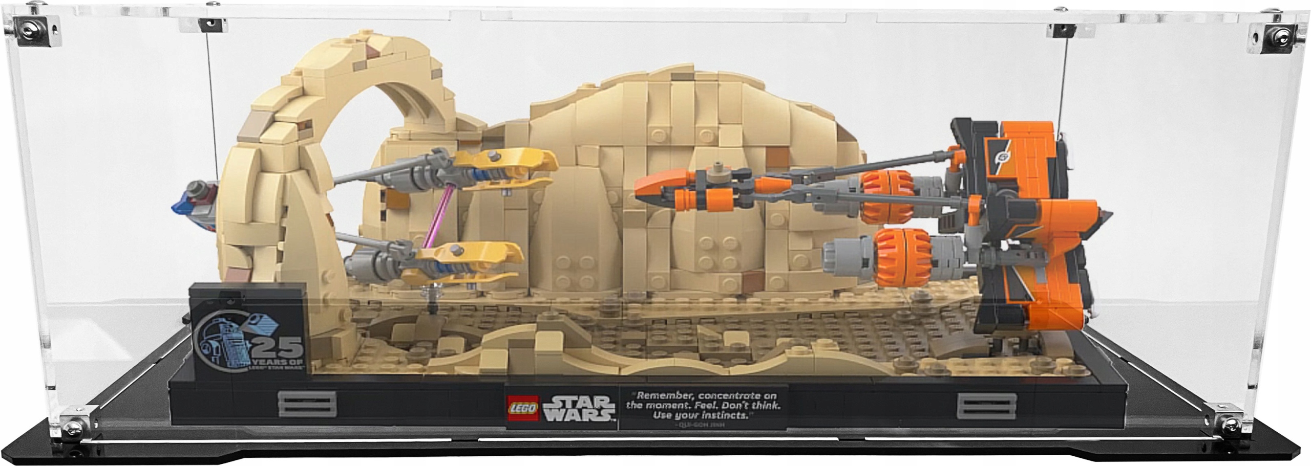 Vitrína s černou základnou pro stavebnici Lego 75380 Diorama: Závod v Mos Espa