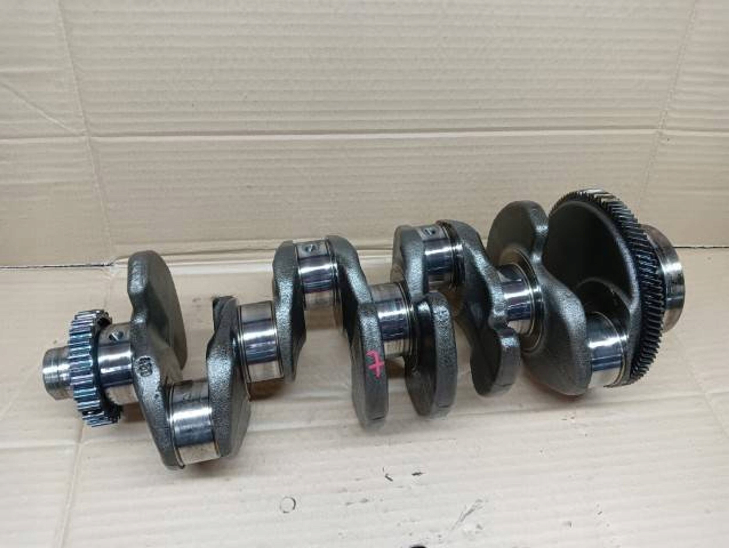 VW PASSAT B8 2.0 TDI WAŁ KORBOWY 04LDE