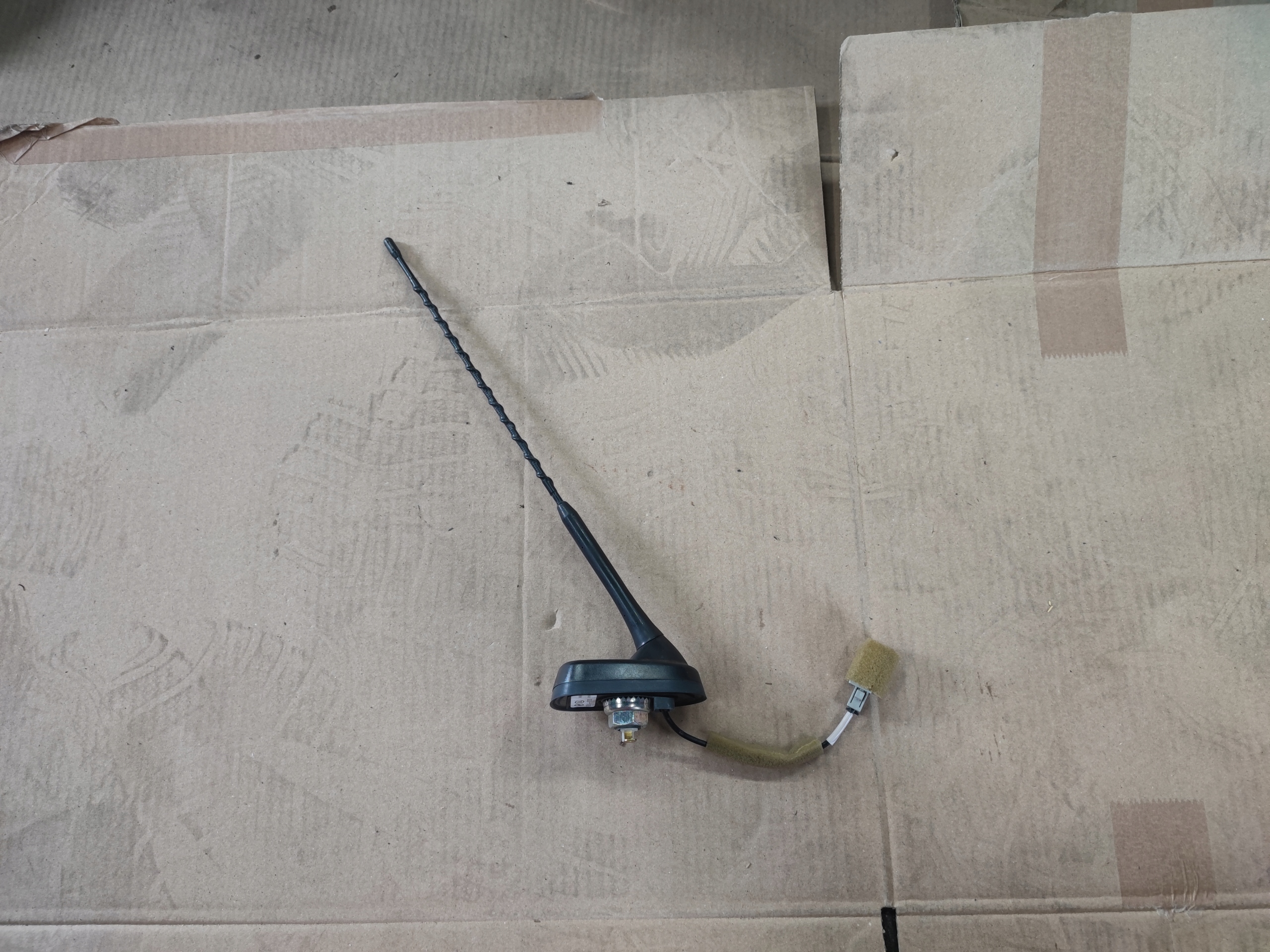 HYUNDAI IX20 ANTENA DACHOWA + USZCZELKA