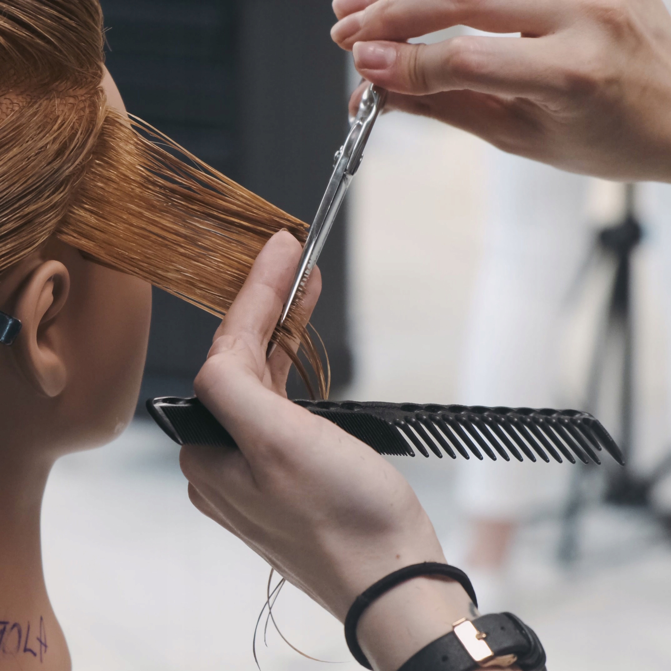 NOŻYCZKI FRYZJERSKIE DO WŁOSÓW PROFESJONALNE STAL Cechy dodatkowe podpórka na palce