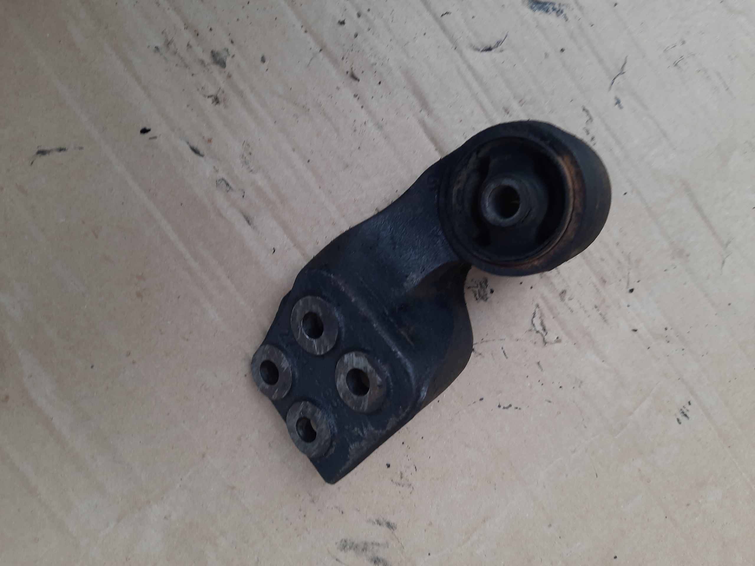 Poduszka łapa mostu Suzuki Grand Vitara 98-05r