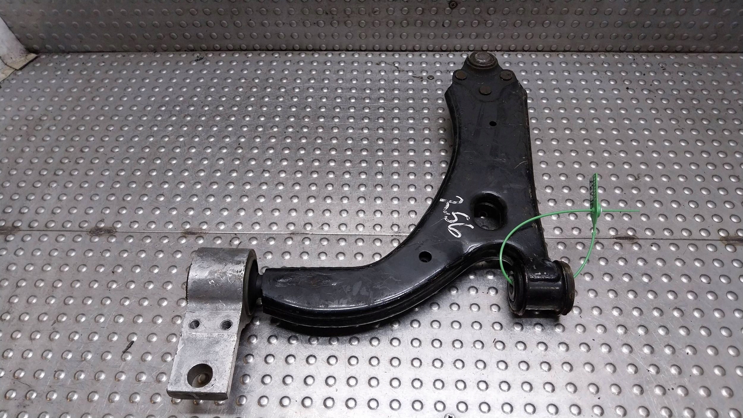 arm right front 2S61-3042-DA FORD FIESTA FUSION MK6