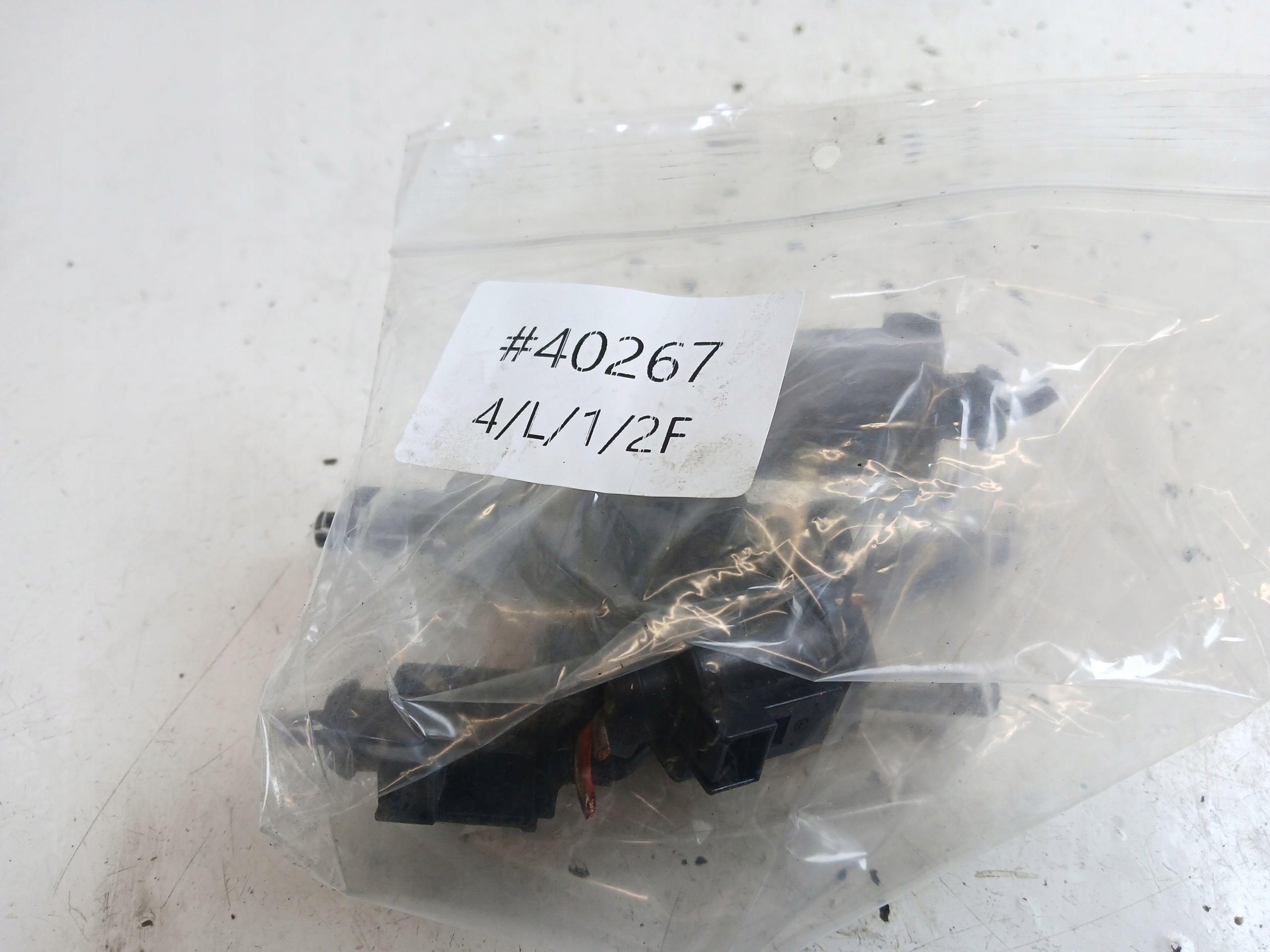 VW GOLF V 1.6 FSI injector nozzle 03C906036A