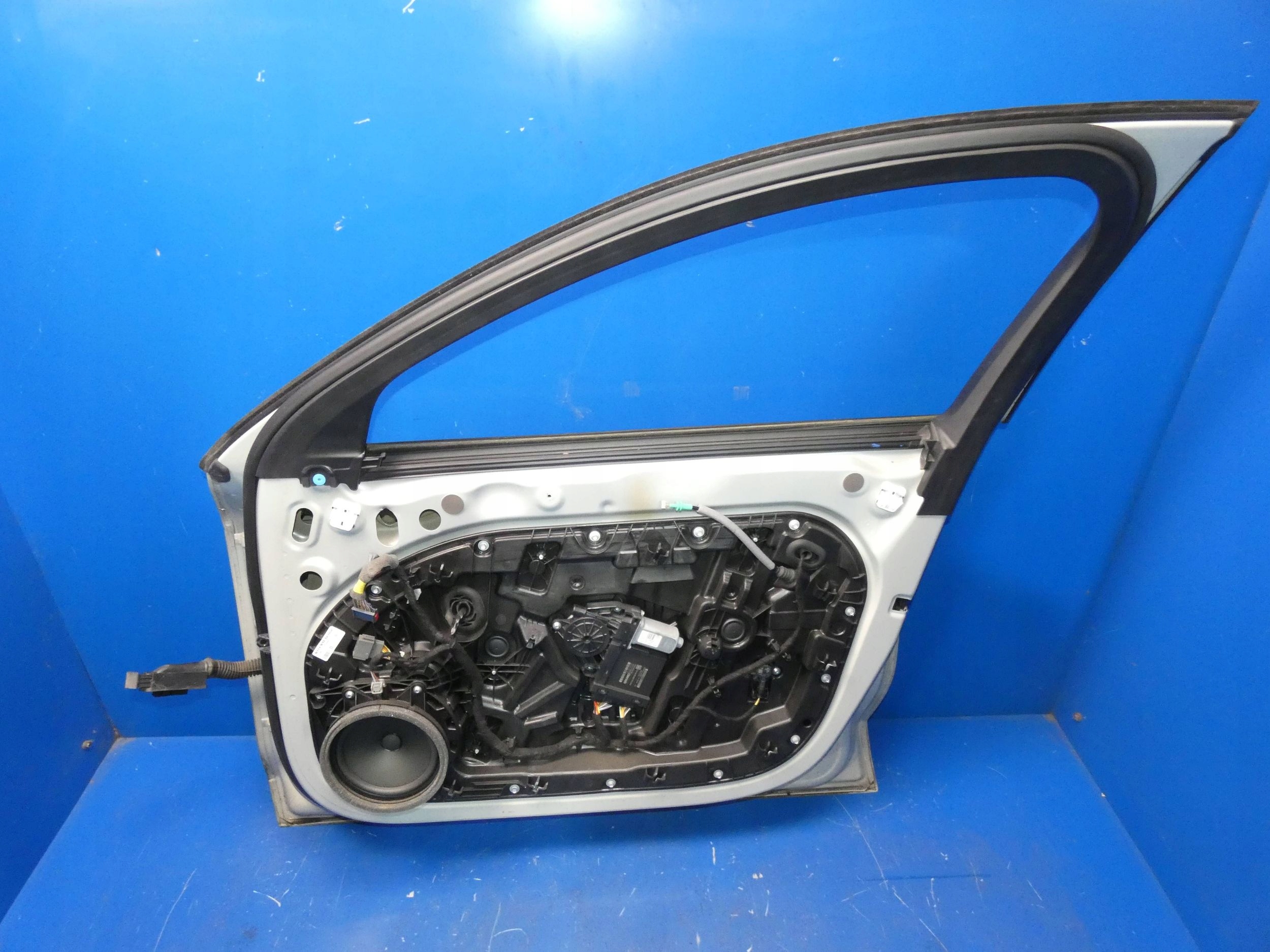 VOLVO V60 II S60 III DRZWI PRAWY PRZÓD PRZEDNIE 726-16 Producent części Volvo OE