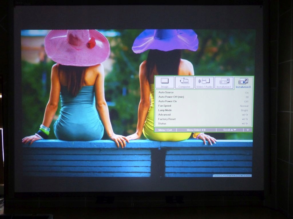 PROJEKTOR KRÓTKOOGNISKOWY HDMI FILM XBOX TANIO PS Żywotność lampy w trybie normalnym 3500 h