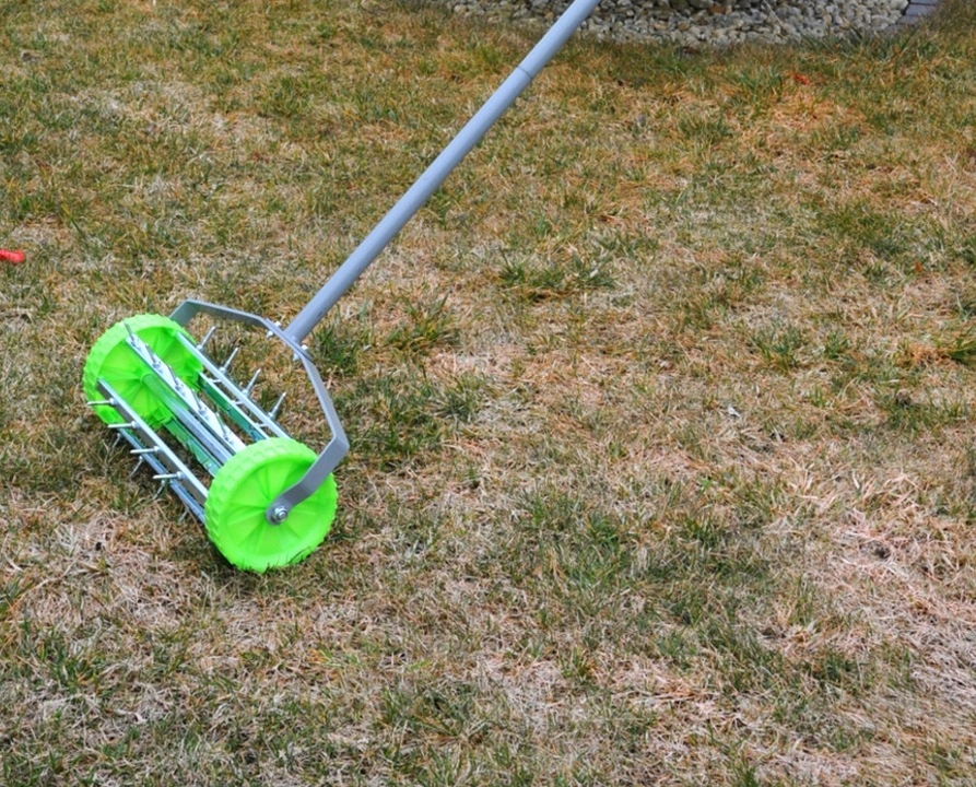 AERATOR WERTYKULATOR DO TRAWY AREATOR RĘCZNY KOLCE Waga narzędzia 4 kg