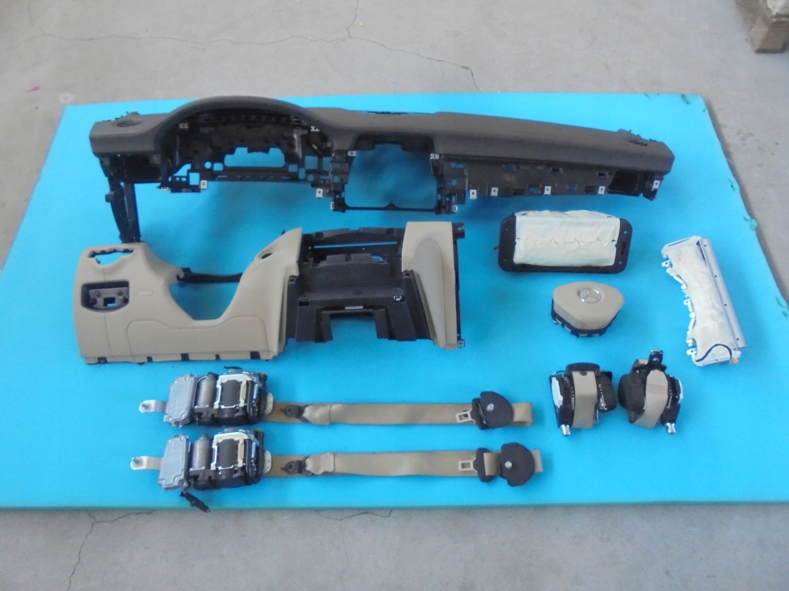 MERCEDES CLS W218 консоль подушки безопасности ремни