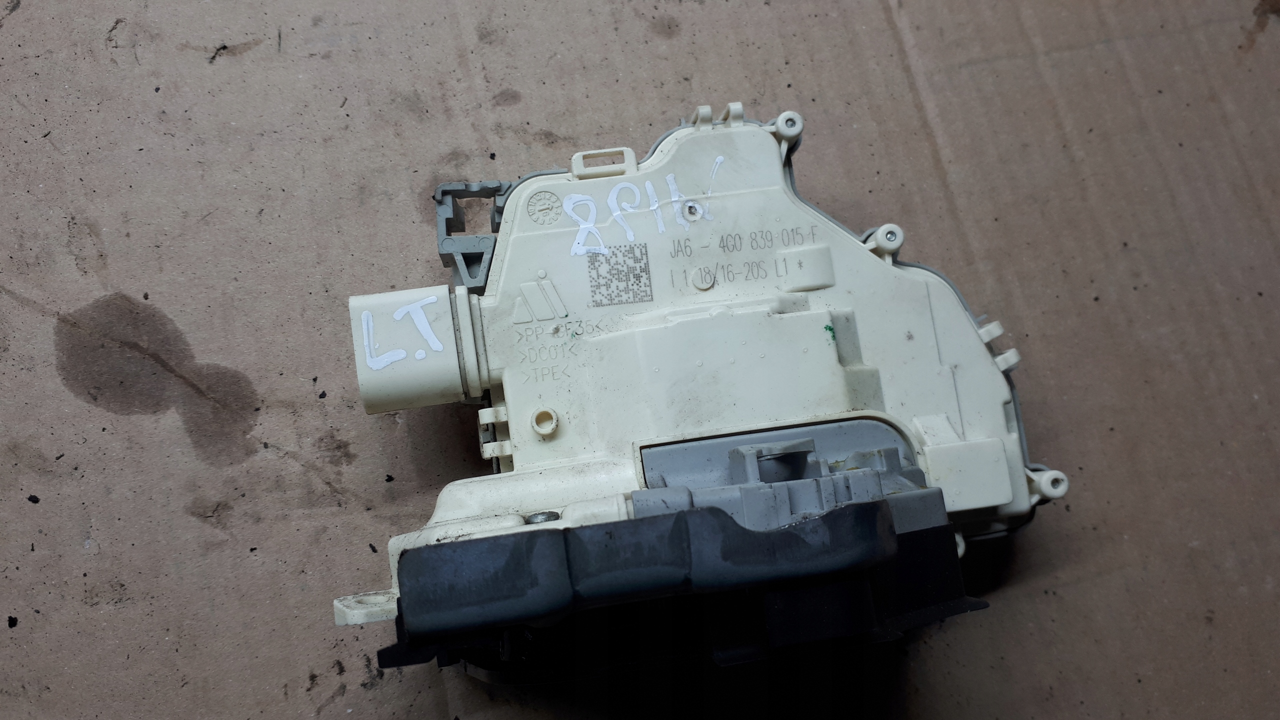 A4 B9 8W lock door left rear part 8 PIN A5 8W Q5