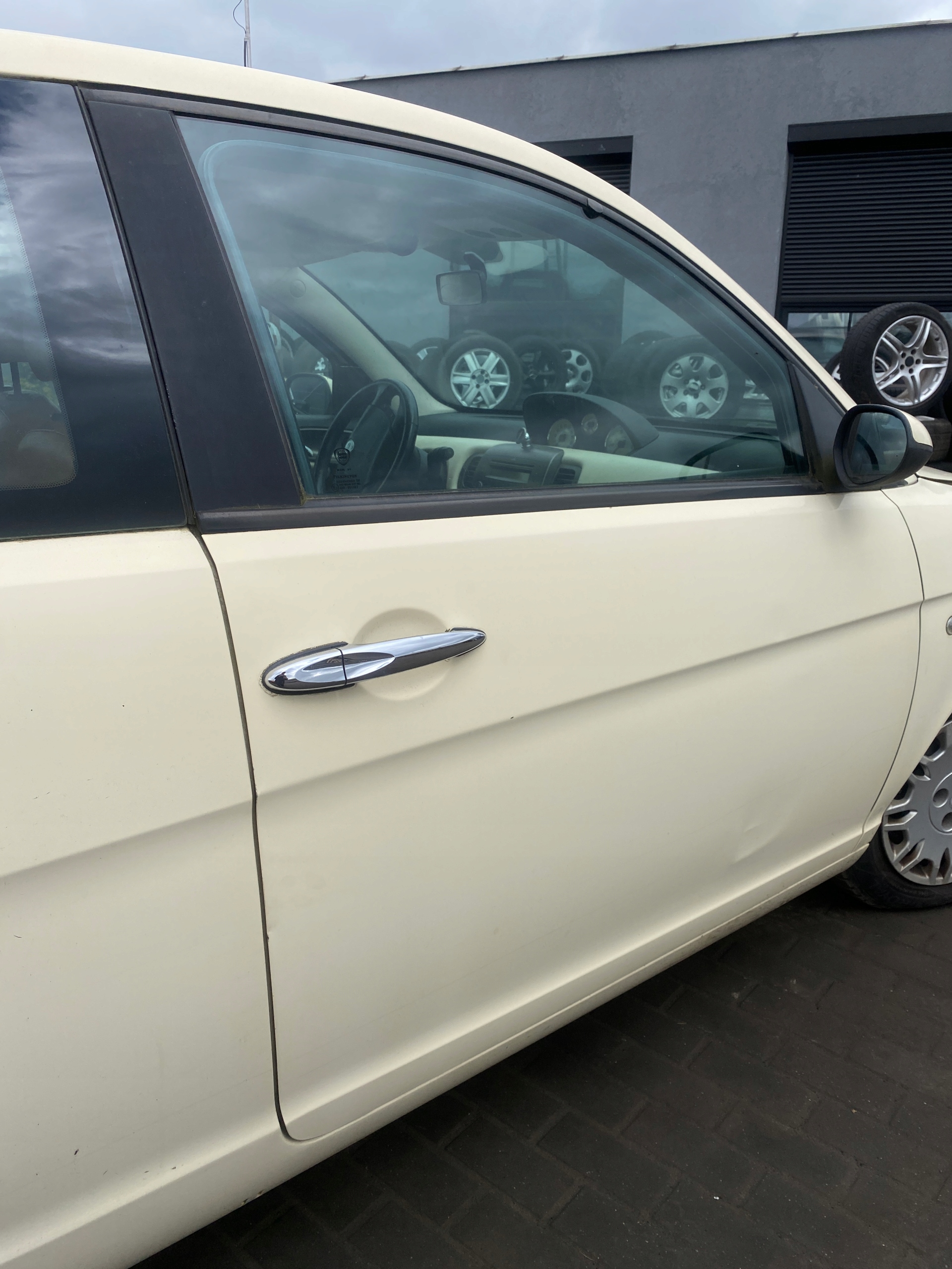 Lancia Ypsilon 03-09 door right front front kod lakieru 228