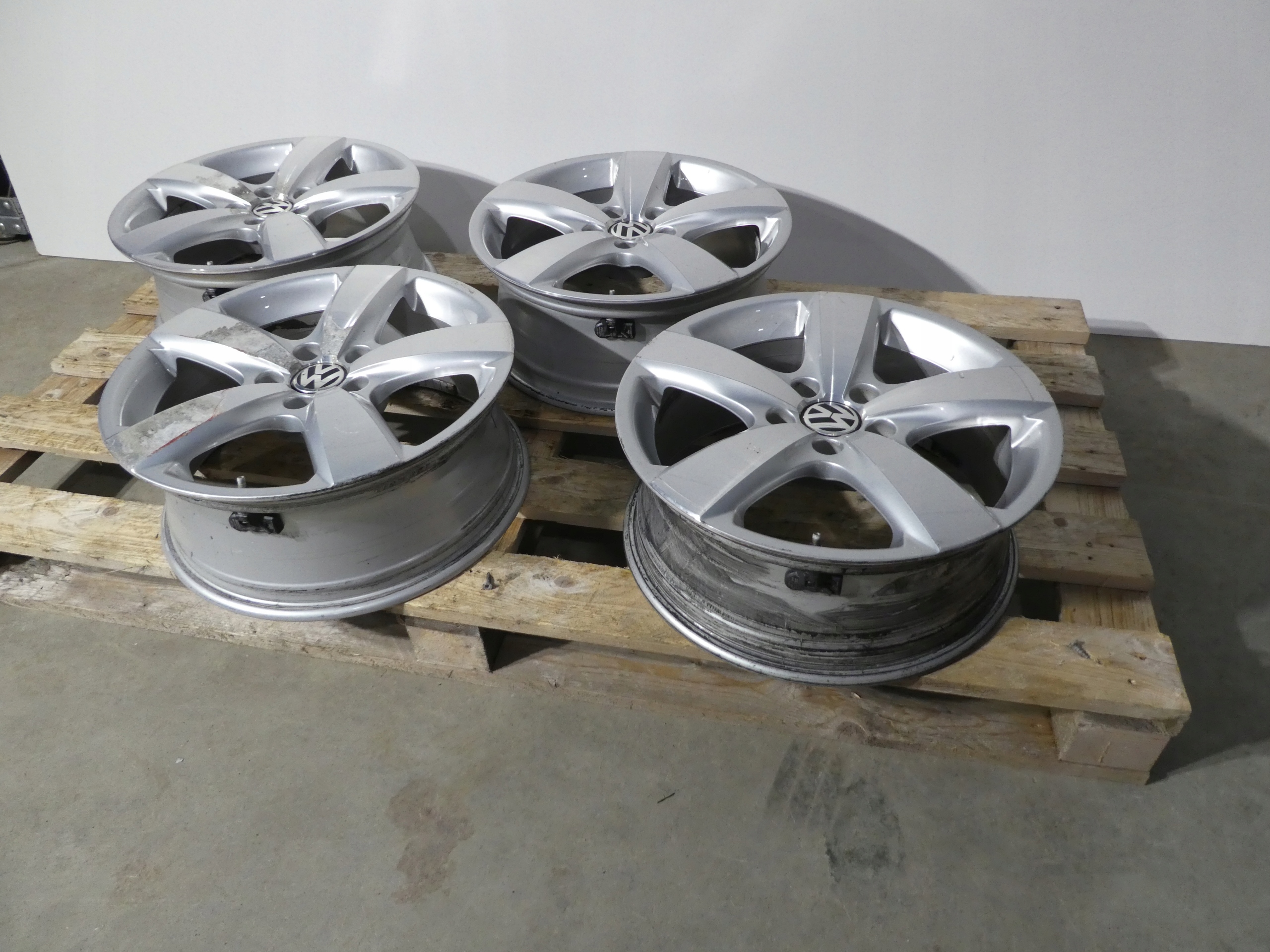 4X discs aluminium disc VW 5N0601025AG