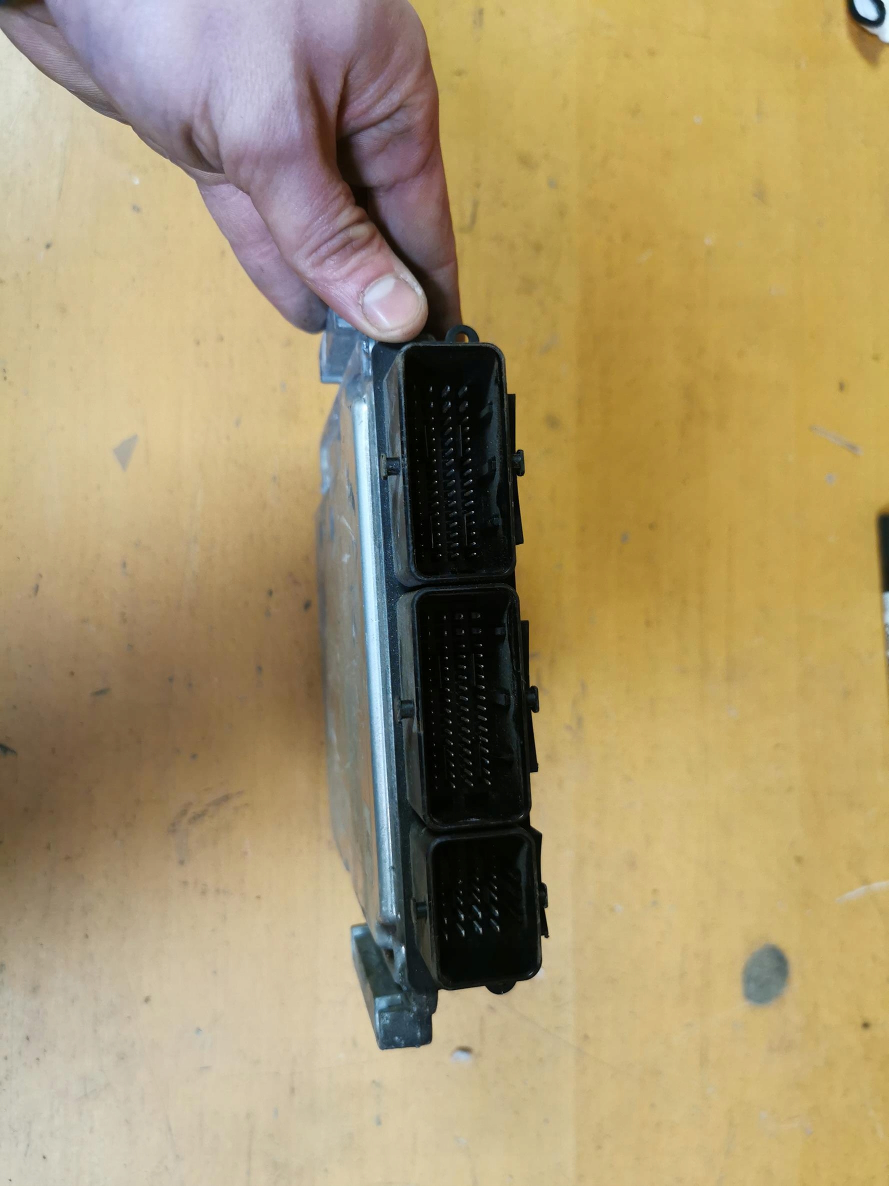 control unit computer of the engine RENAULT MEGANE III 2.0 DCI 150KM 237100323R