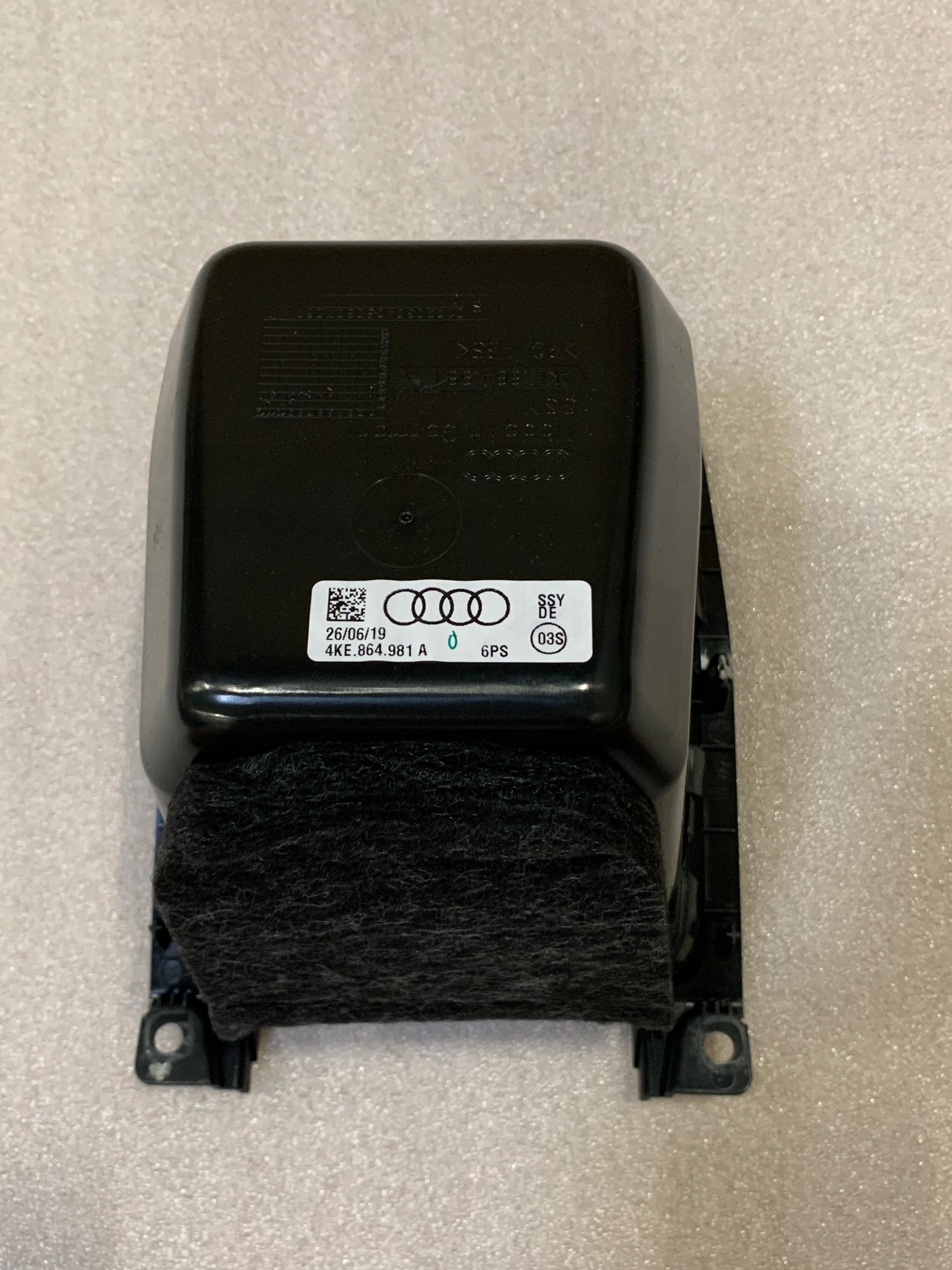 AUDI E TRON passenger compartment TUNELU SRODKOWEGO 4KE864981A 27km
