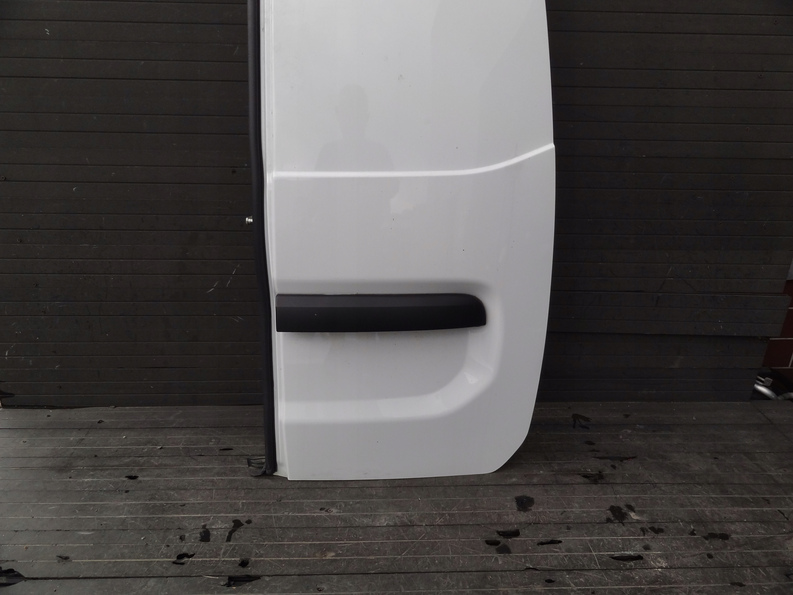 RENAULT EXPRESS II 2023 DRZWI TYLNE PRAWE SKRZYDELKOWE KOMPLETNE ORYGINAL Producent części Dacia OE