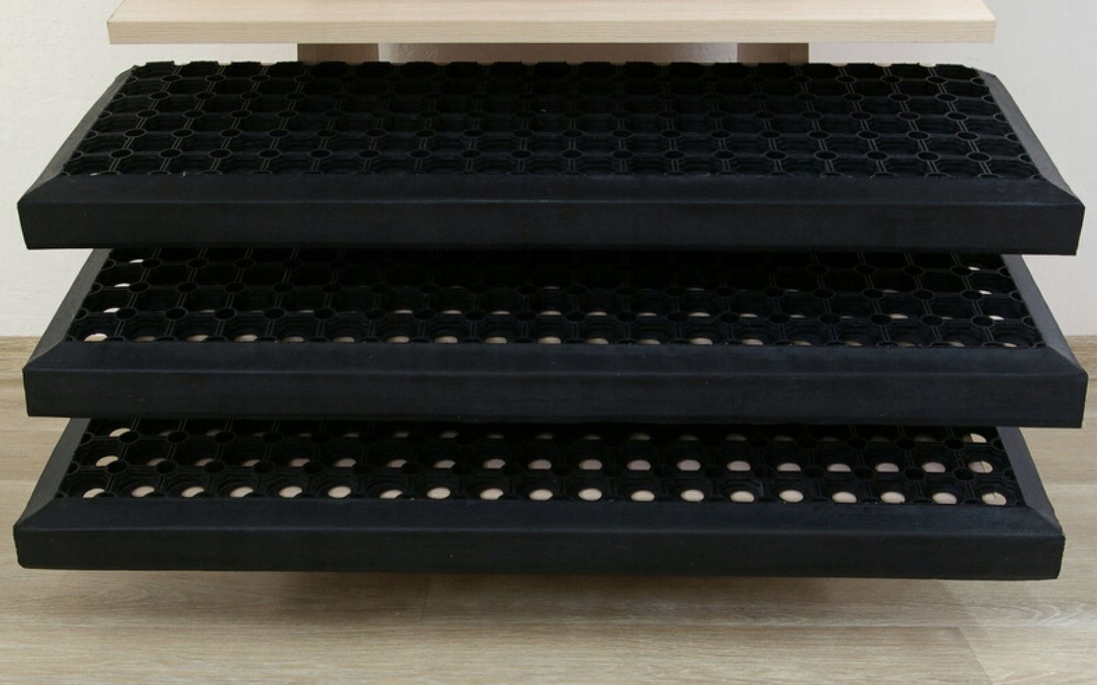 NAKŁADKI NA SCHODY AŻUROWE GUMOWE ZEWNĘTRZNE GUMY NA SCHODY Z RANTEM 80 cm Typ nakładki zewnętrzne