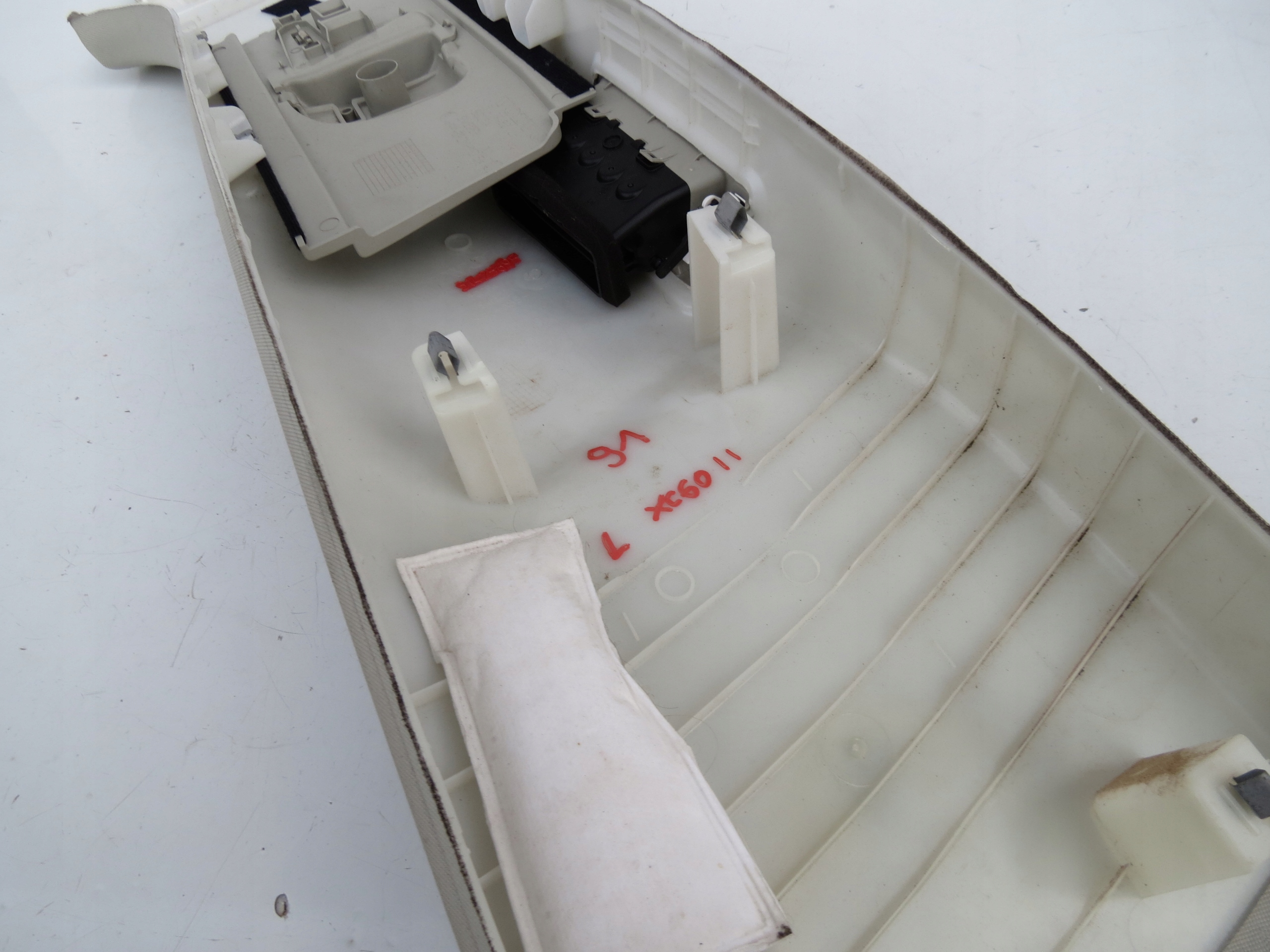 cover upholstery SLUPKA B left central XC60 II