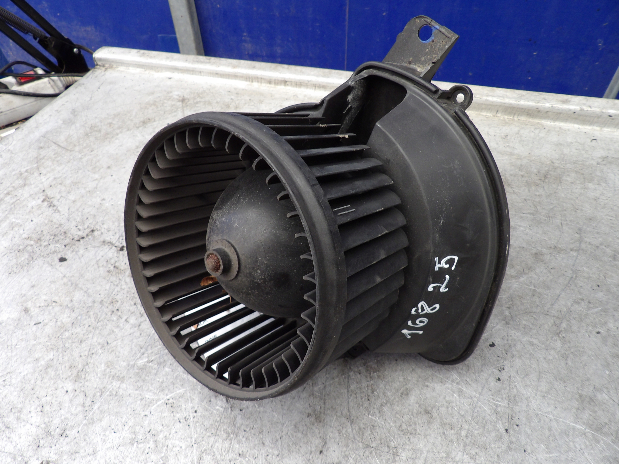 Opel Corsa D ventilátor topení 13335074
