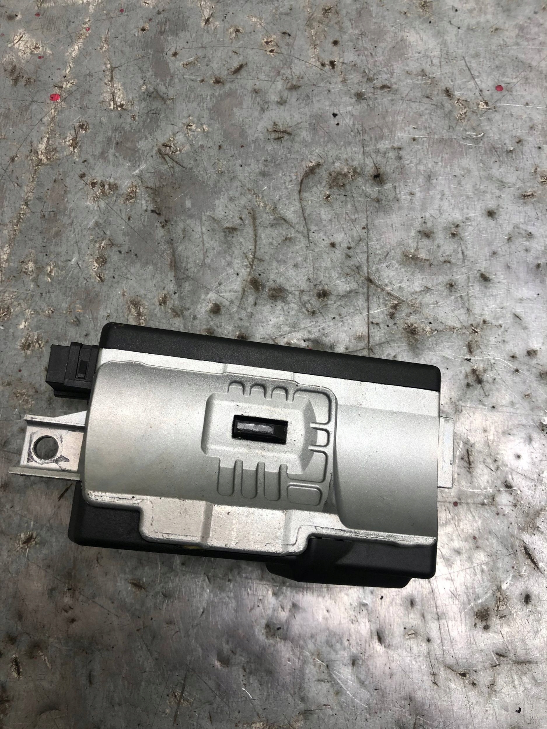 Serrure Volant AUDI A4 B8 LIFT Berline 8K0905852E