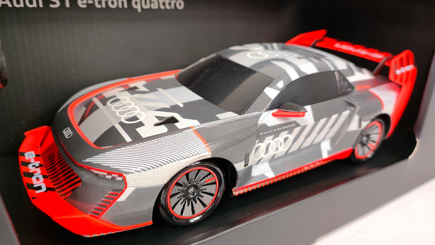 MAISTO AUDI S1 E-TRON QUATTRO RC 1:24 ZDALNIE STEROWANY RC 4X4 DRIFT Waga produktu z opakowaniem jednostkowym 2 kg