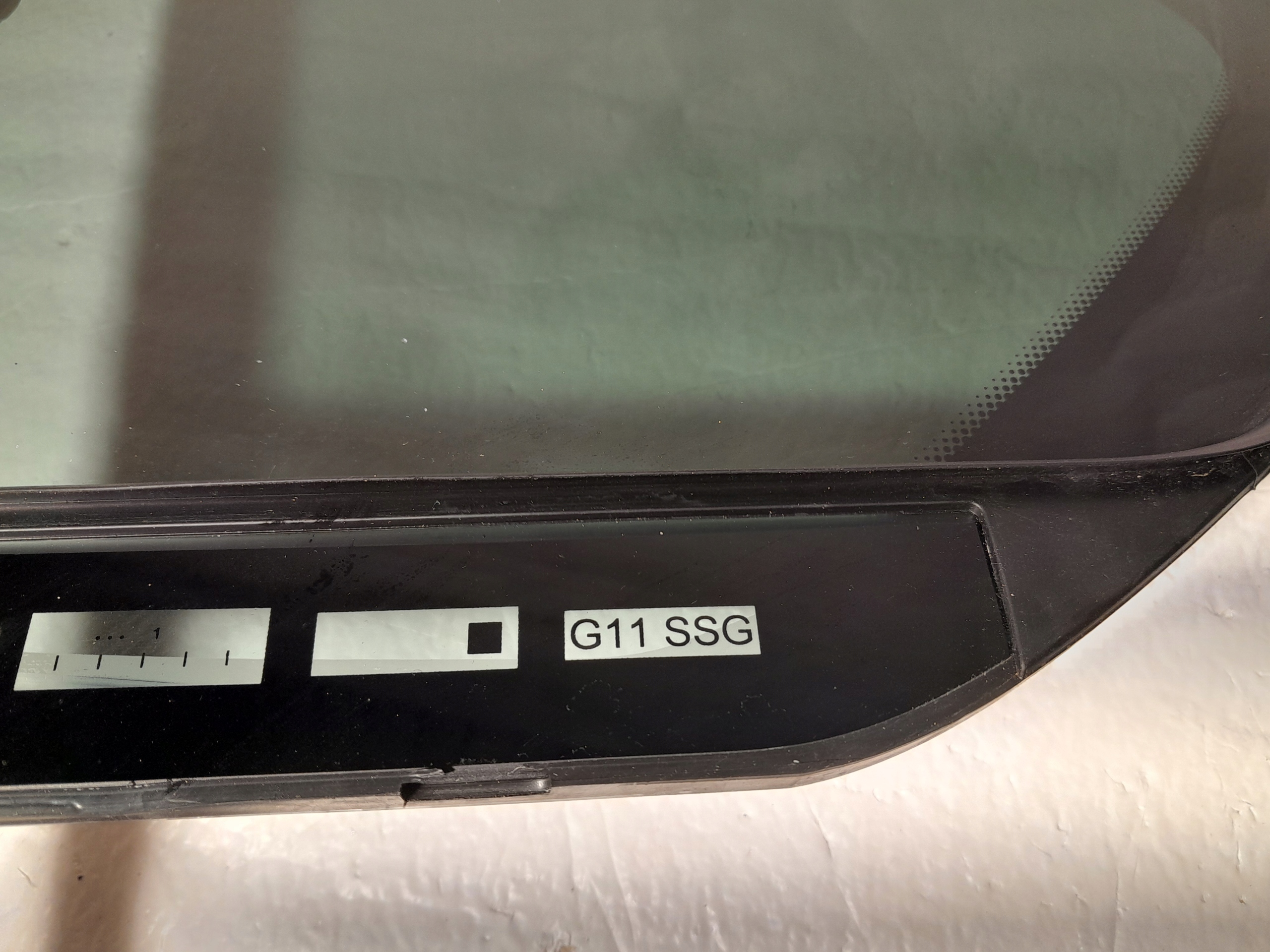 BMW 7 G11 LCI window side door left rear part 7373889