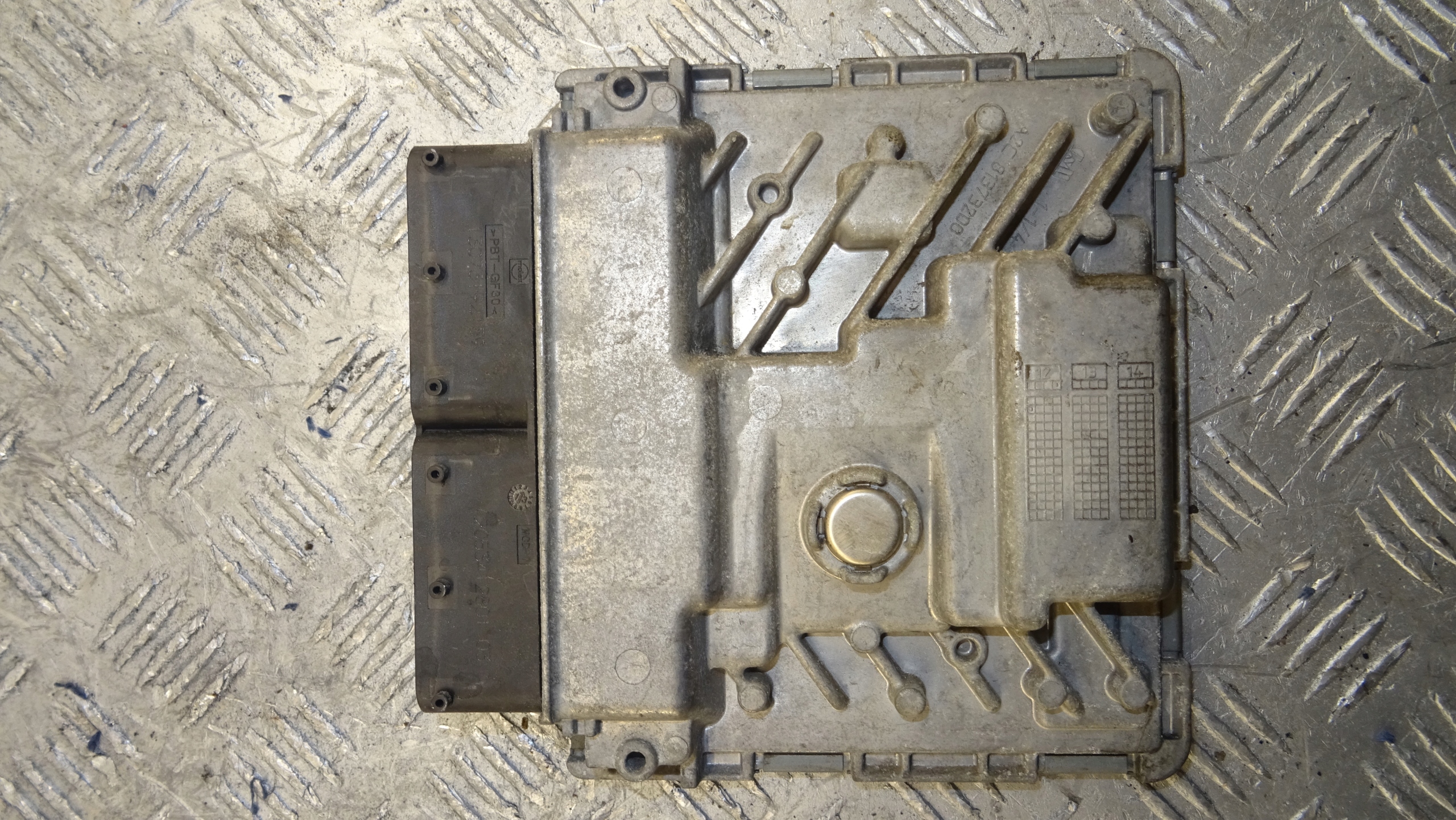 control unit of the engine GOLF VII PASSAT B8 06K907425B