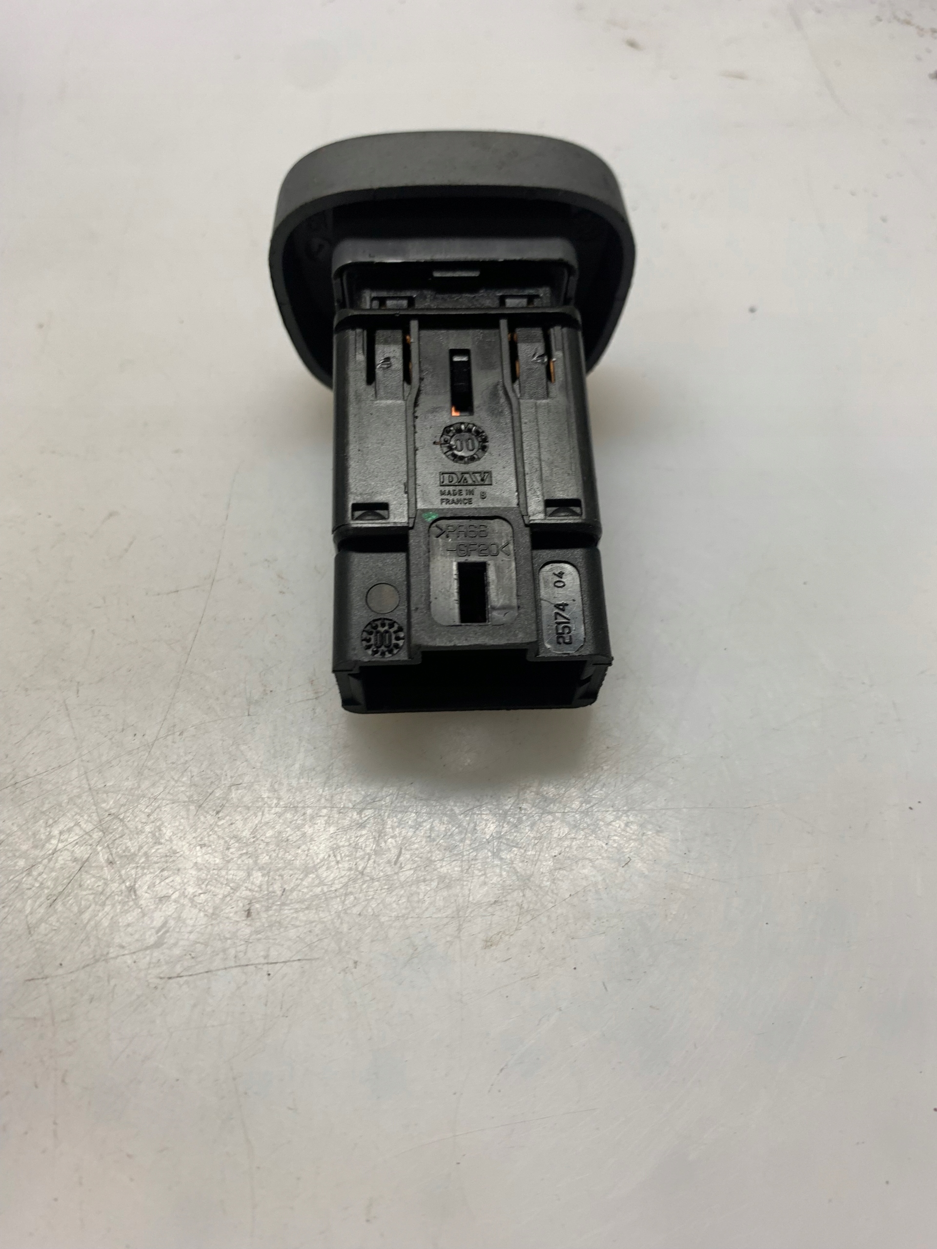 Schalter Leuchten des warnblickschalters RENAULT CLIO 421 820 B