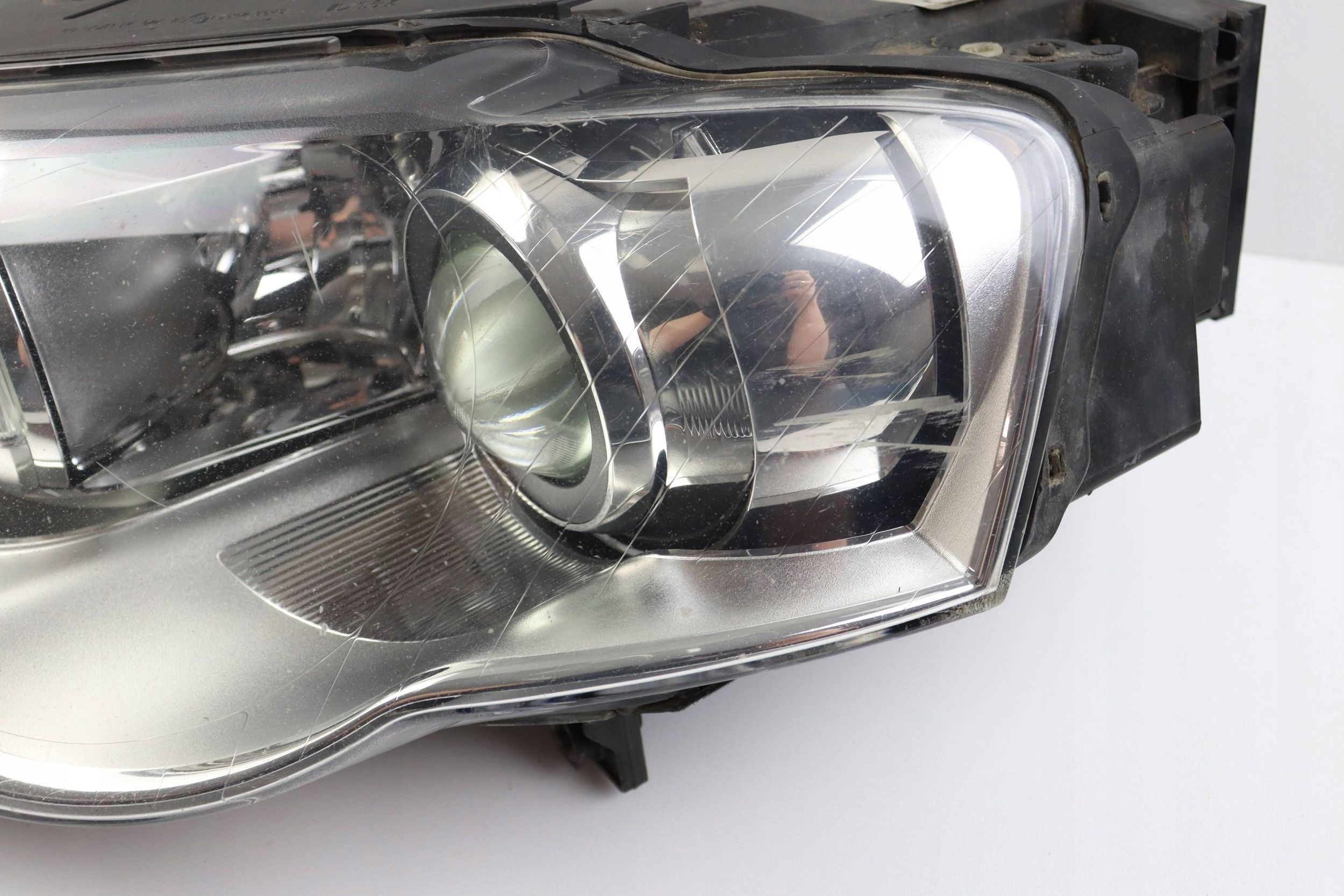 VW PASSAT B6 light front left front BI-XENON SKRETNA EUROPA 3C0941751D