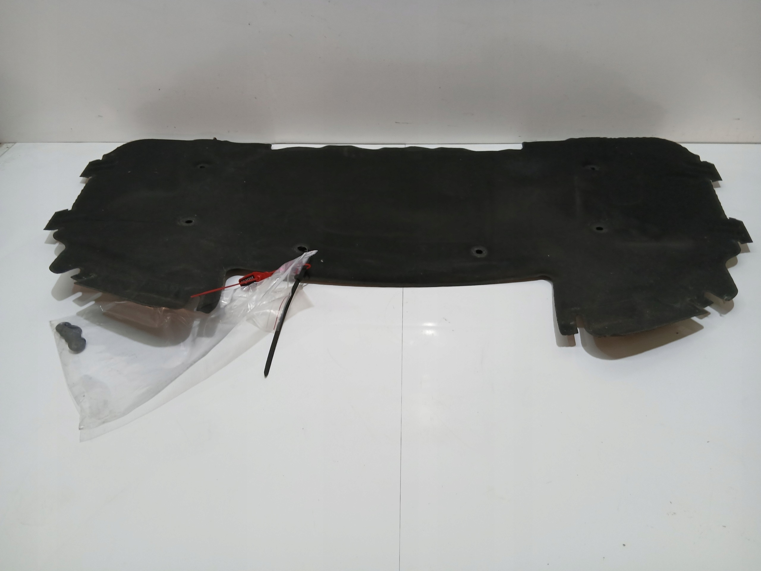 soundproofing SPINKI PODBITKA bonnets BMW E90 E91 OE 7059260 (24235105)