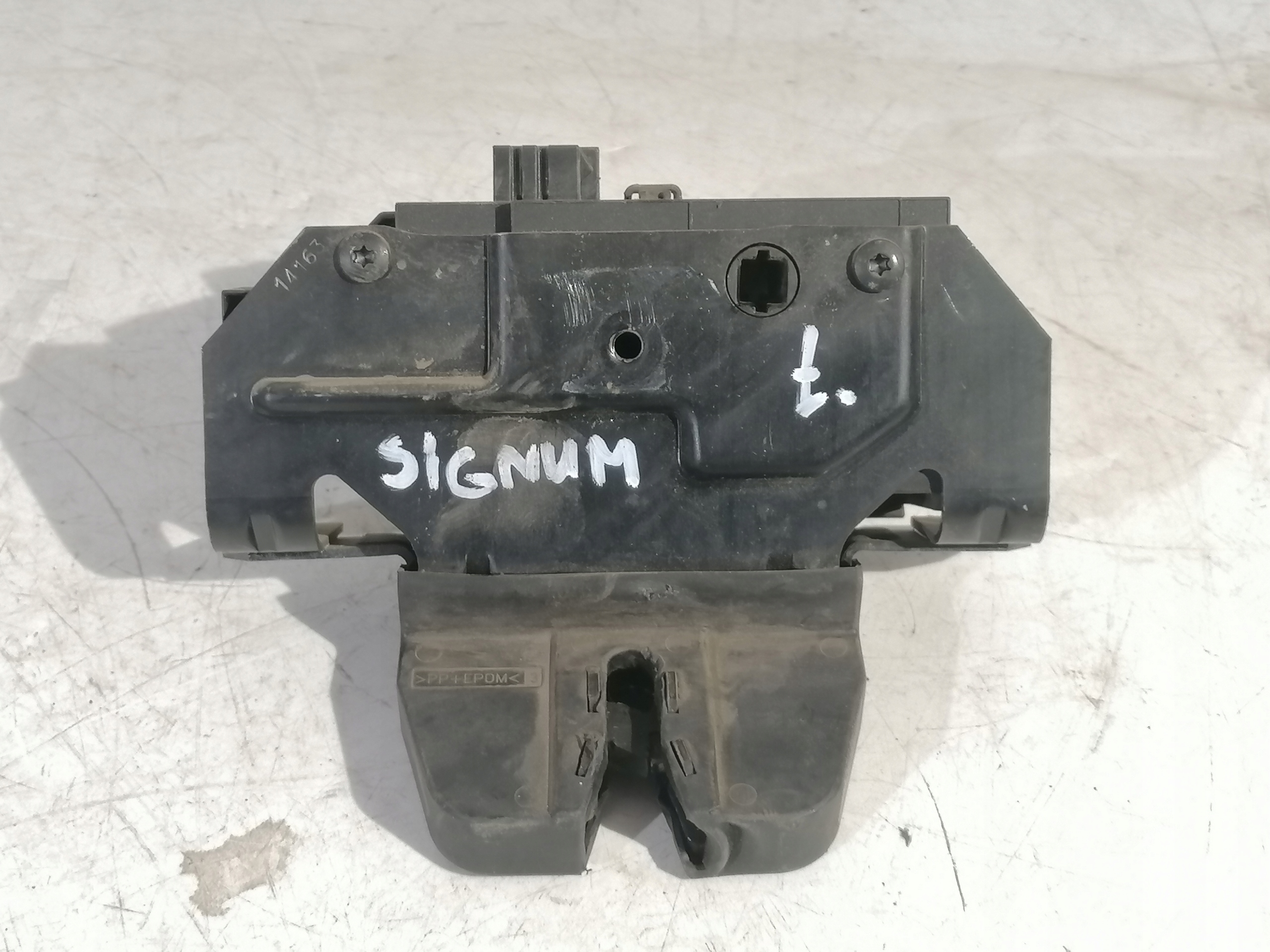 Opel Signum lock bonnet rear part
