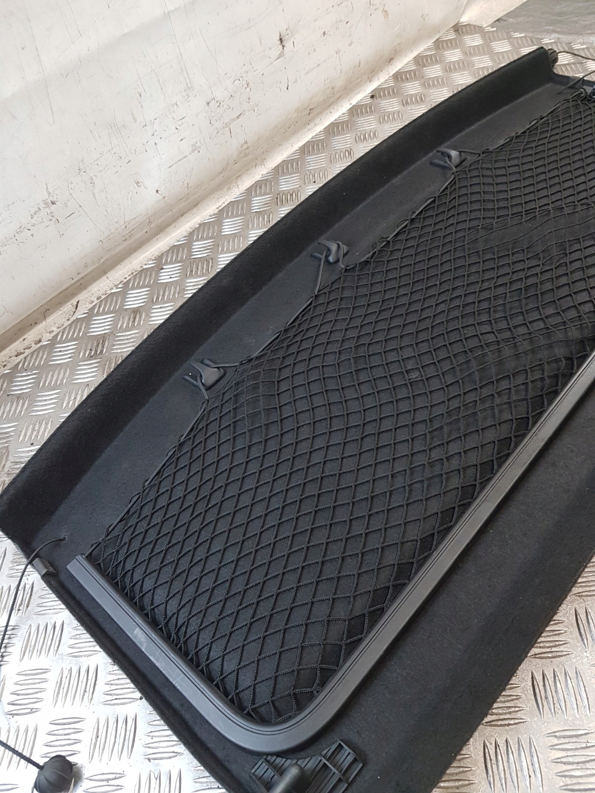 plato rear boot VW GOLF V 05R