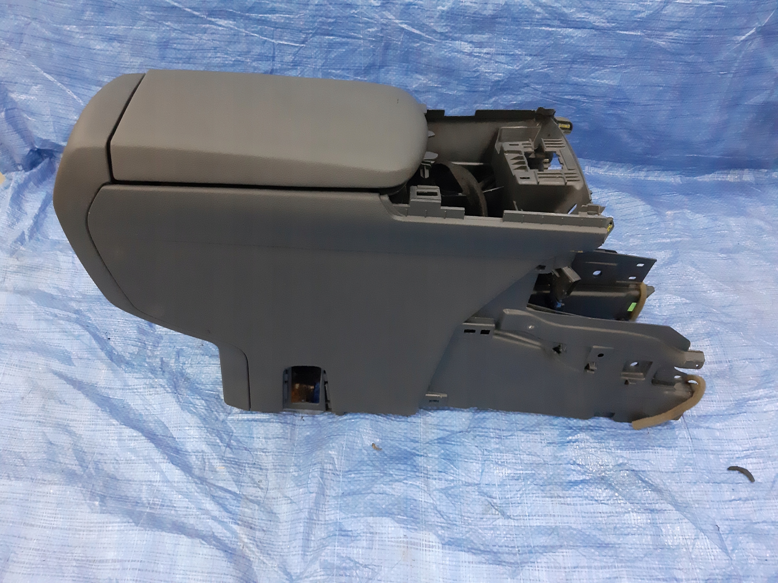 tunnel central armrest PEUGEOT 3008