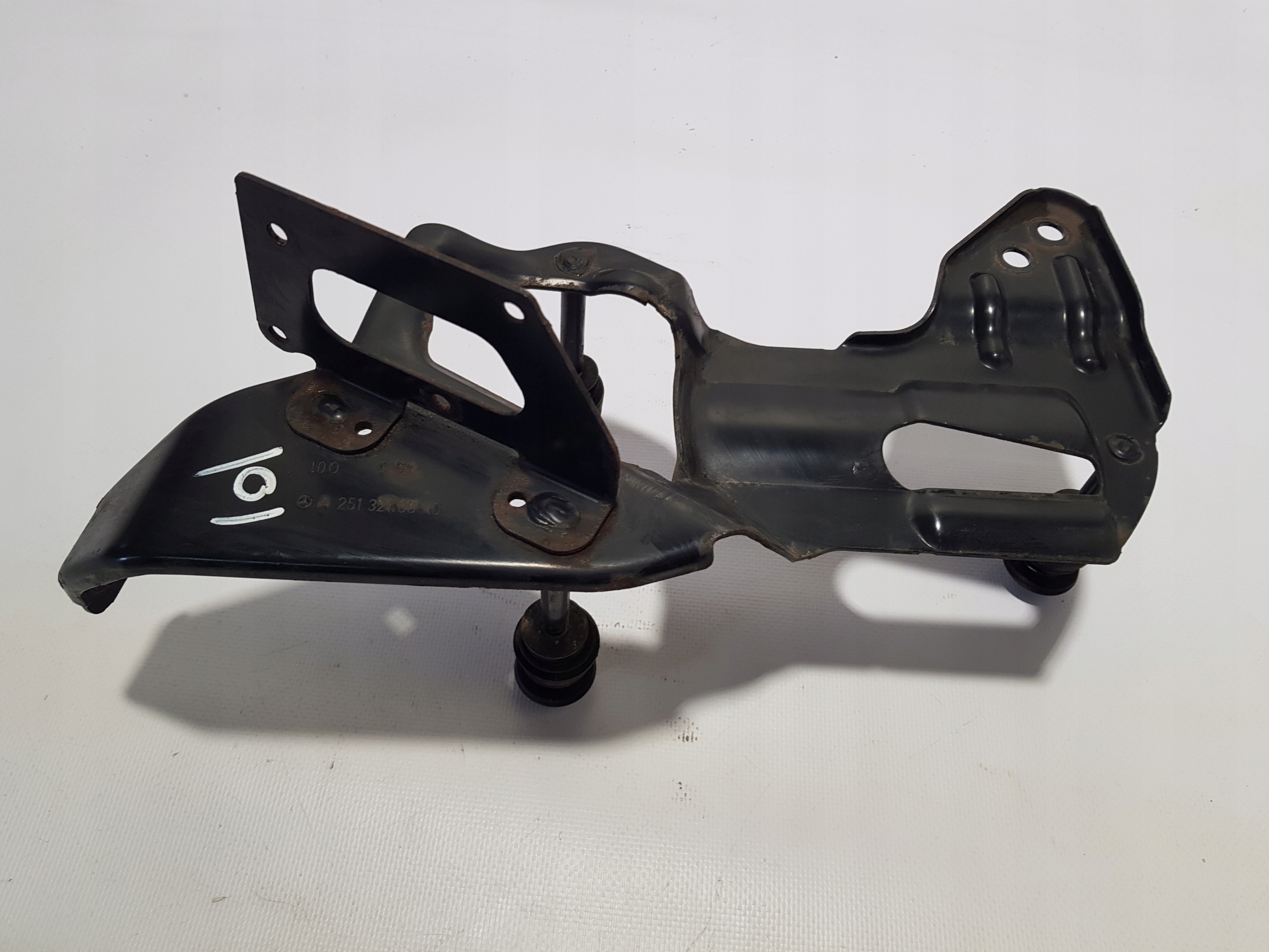 bracket KOMPRESORA AIRMATIC SPREZARKI MERCEDES W251