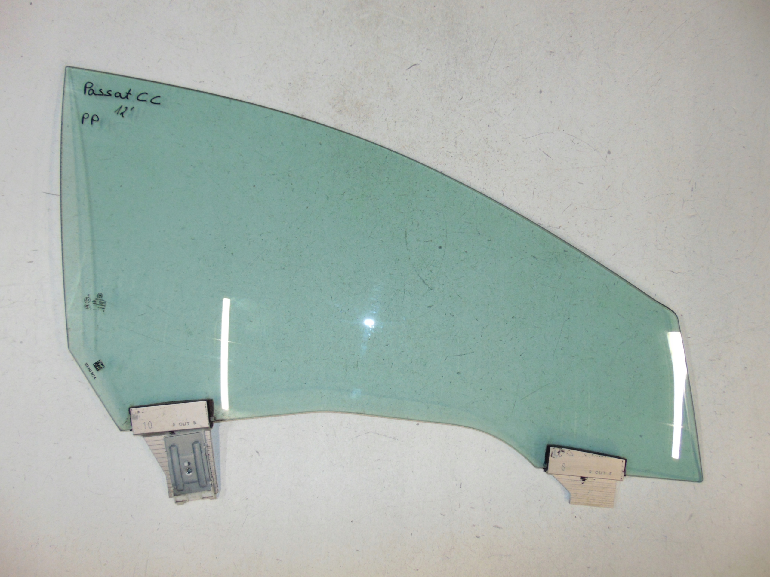 3C8845022A - стекло передней правой двери VW PASSAT CC 2012