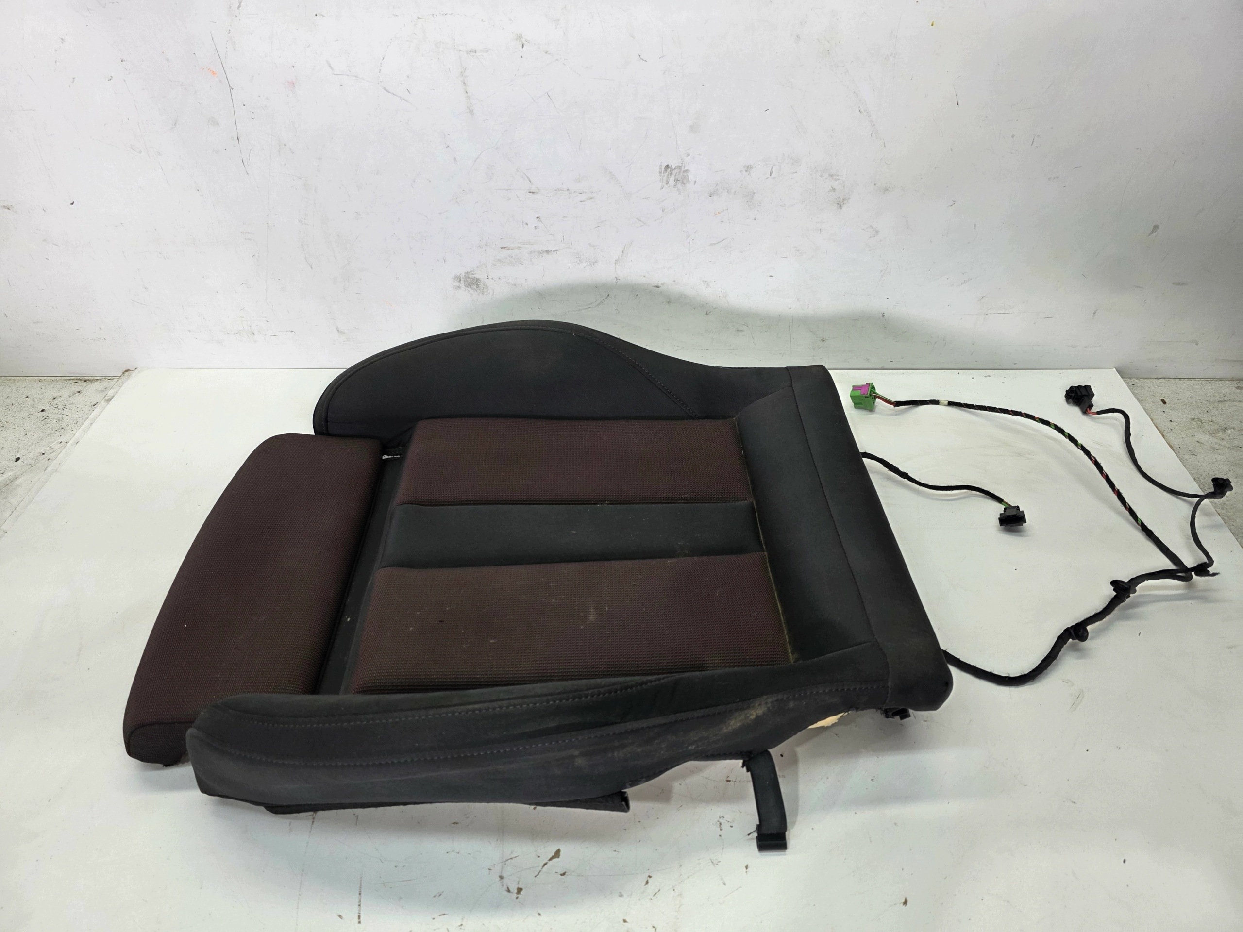 SIEDZISKO MATA GRZEWCZA SITZ links oder rechts AUDI A4 B9 8W0963555B