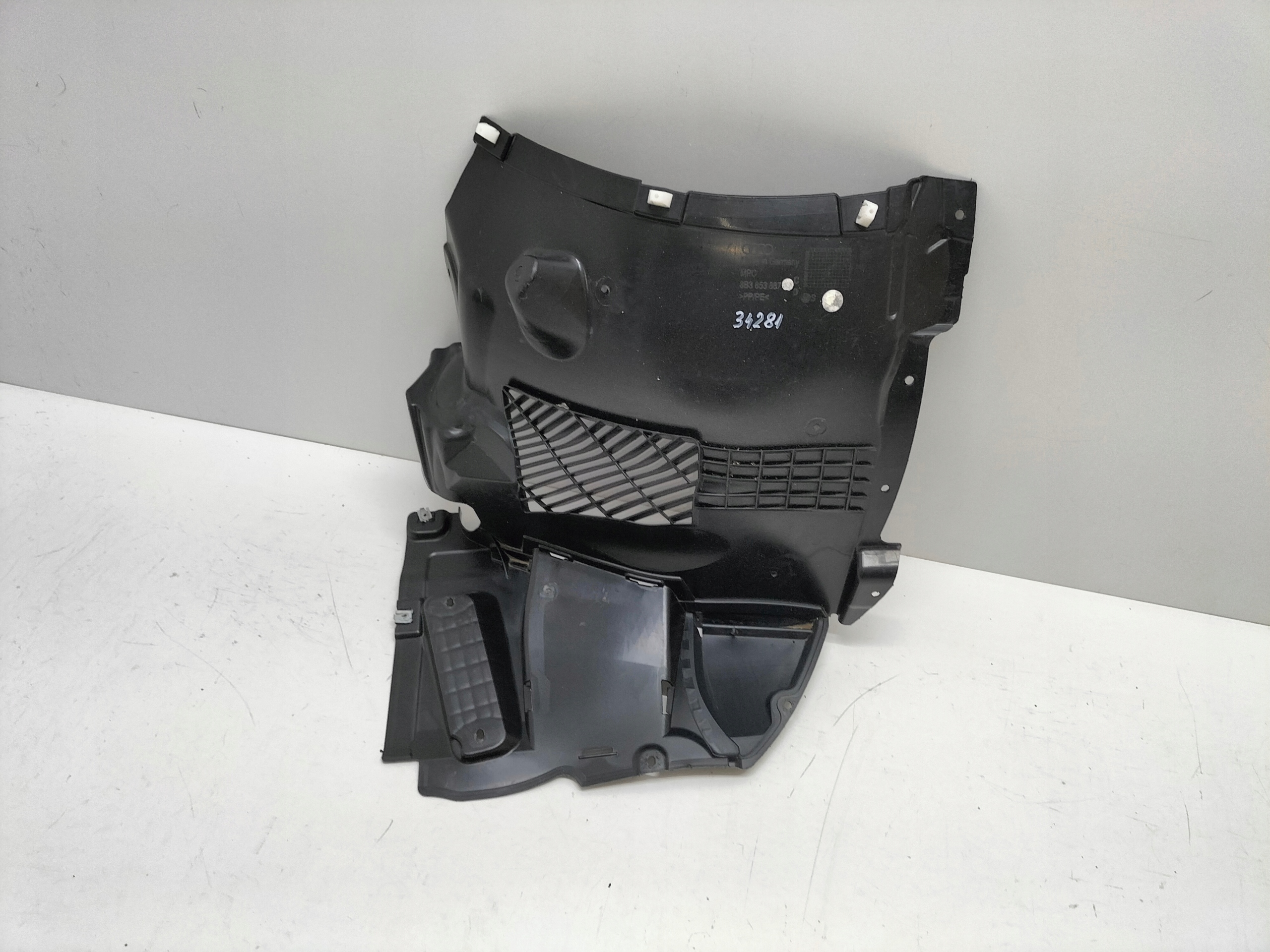 podblatník přední předek levé AUDI A4 B10 23