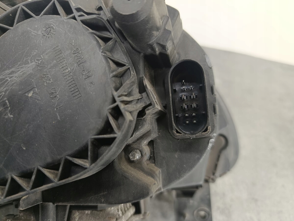 фара левая ксенон vw Touran I 1T0941031D 0301205271 1307329090