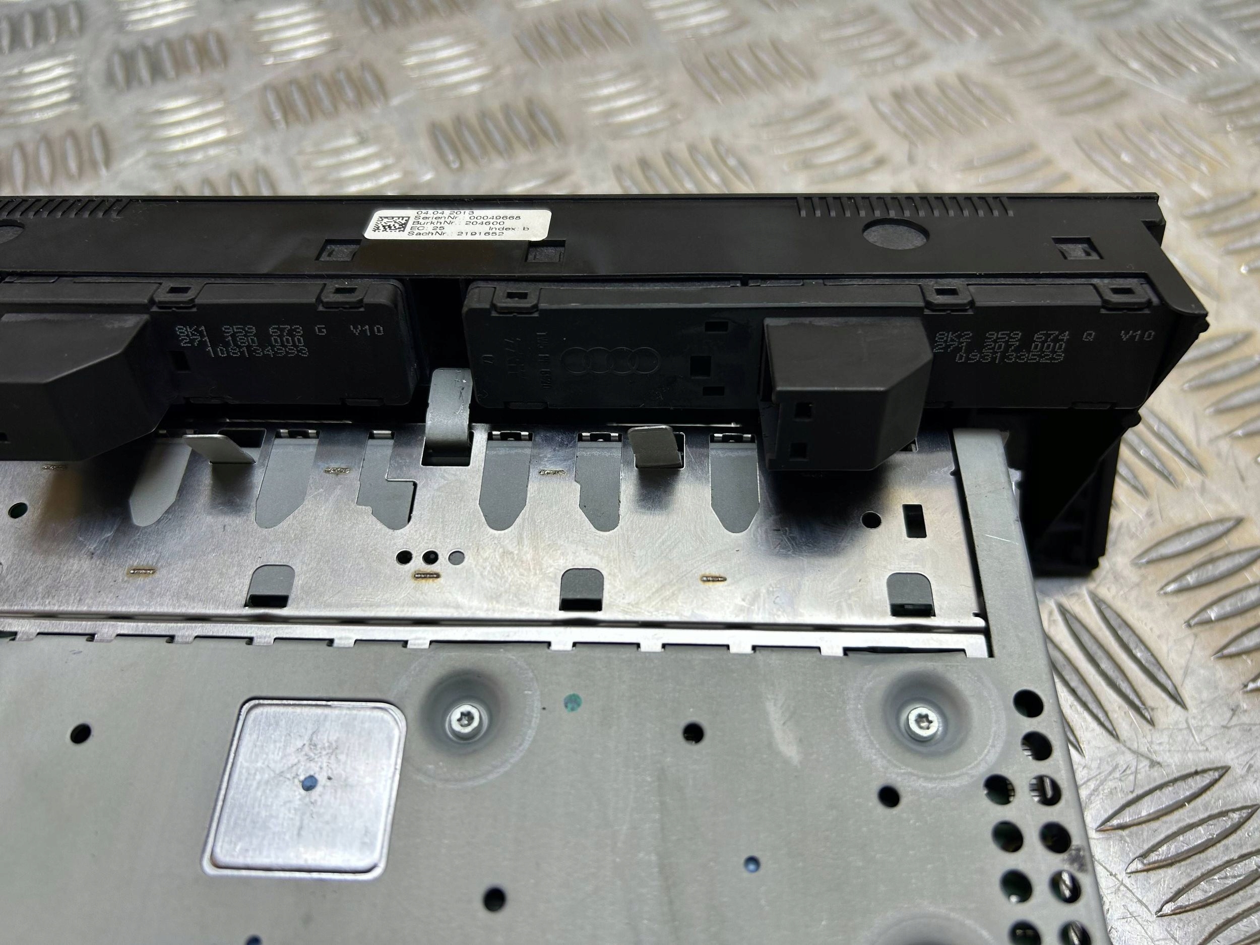 Panel radio / player navigation devices Audi A5 2013 8R2035666B