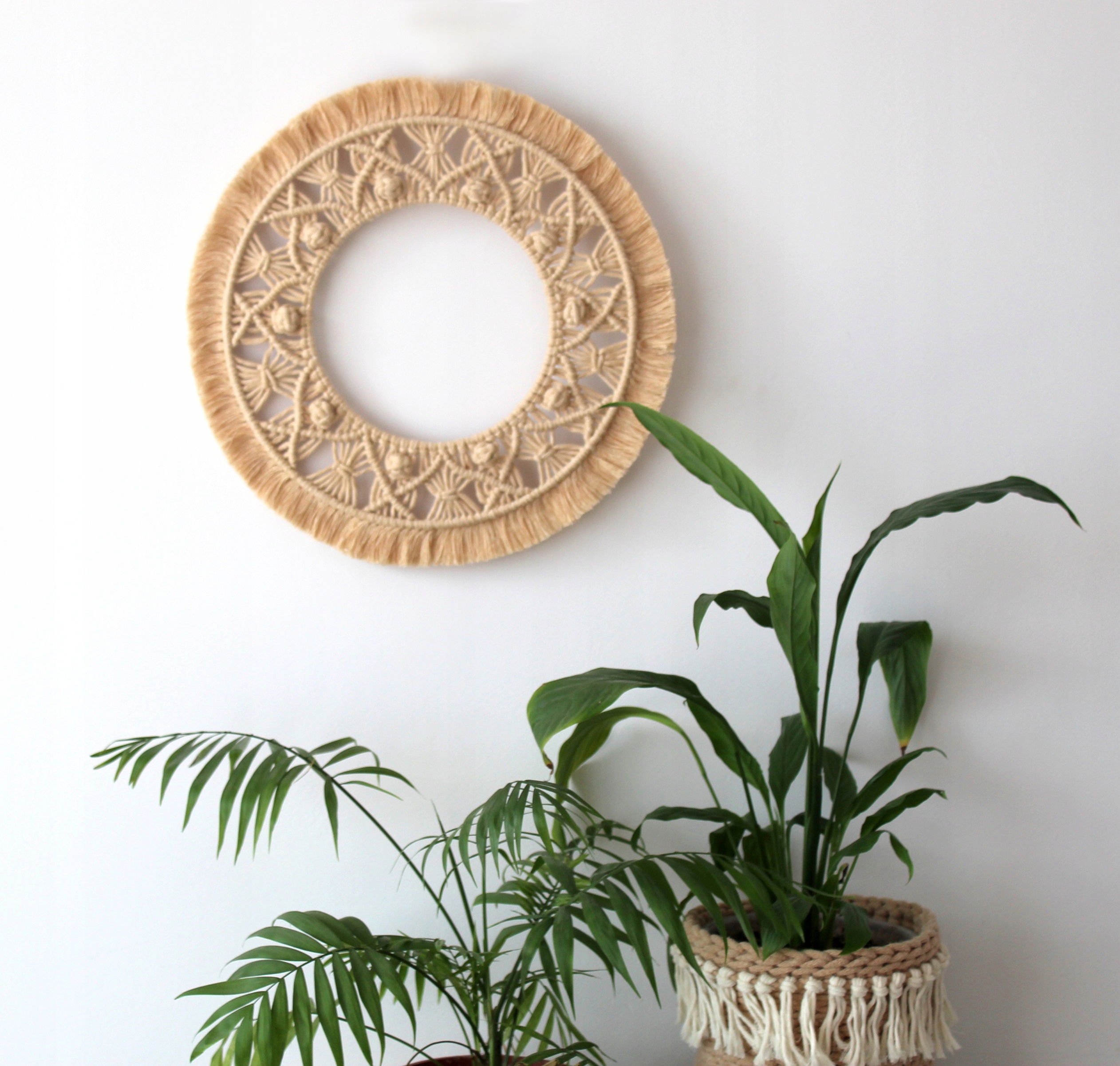 Makramé mandala kulatá béžová s třásněmi Boho Polské Řemeslo