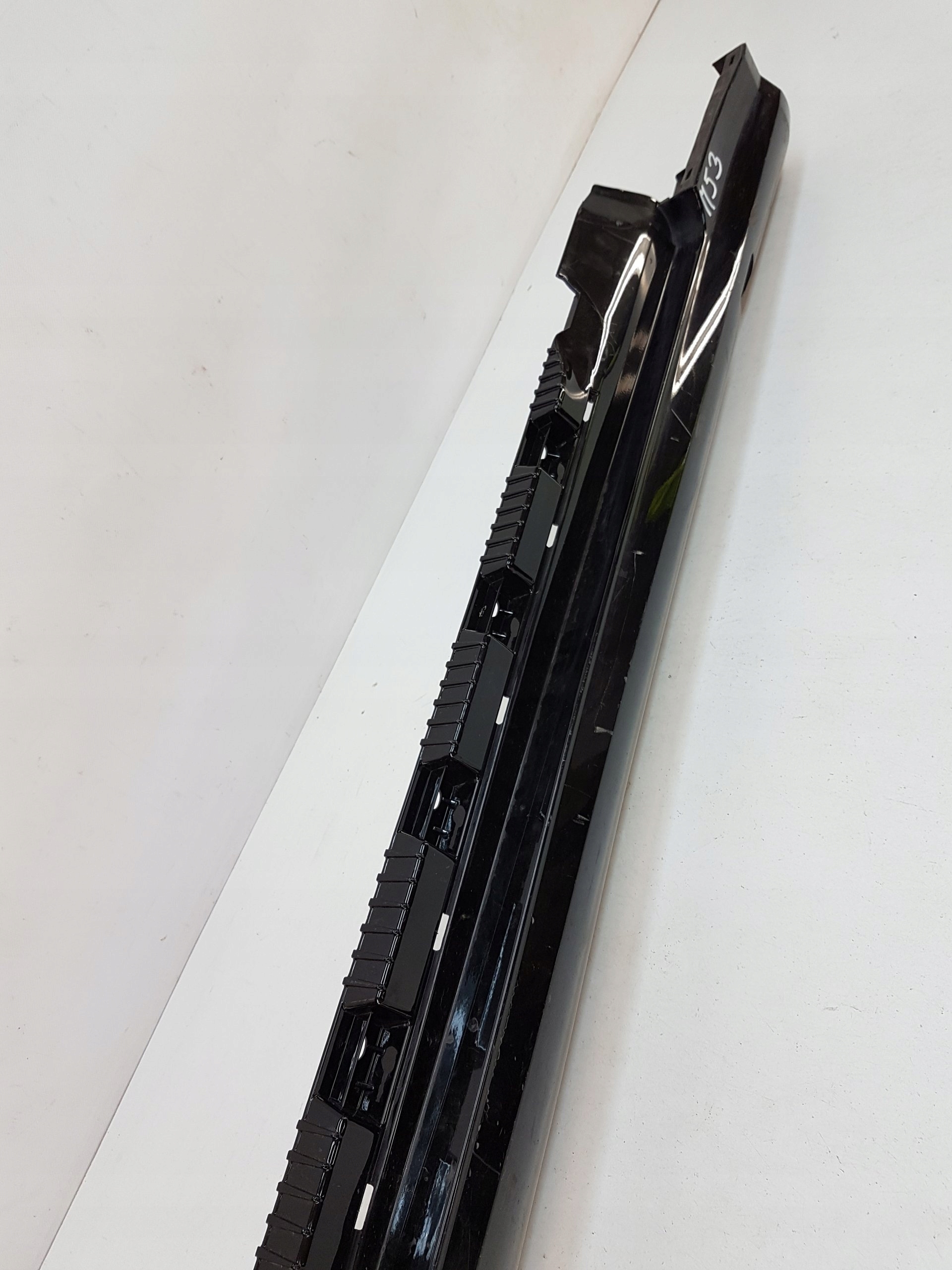 moulding threshold threshold right Mercedes 207 AMG COUPE | GetMotor U78